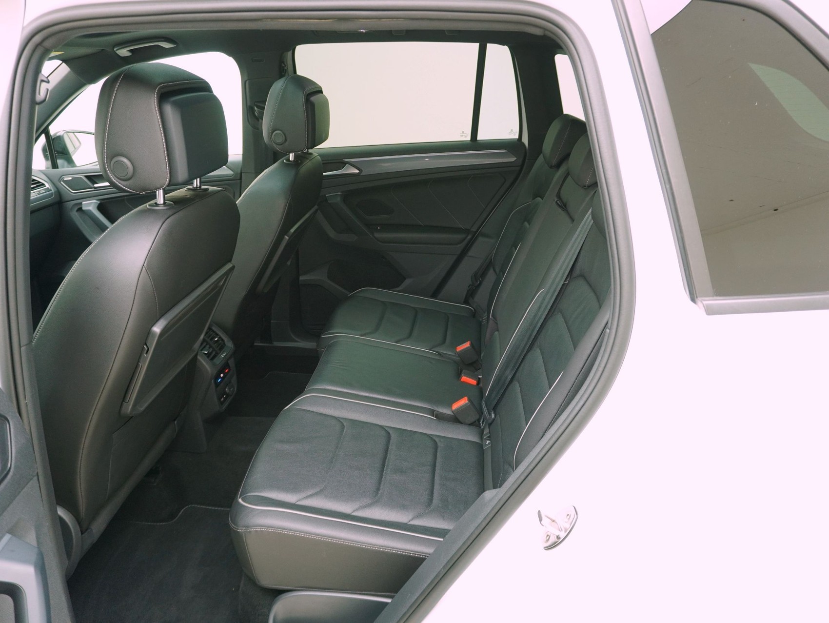 VW Tiguan 2.0 TSI DSG R-Line 4Motion-image-11