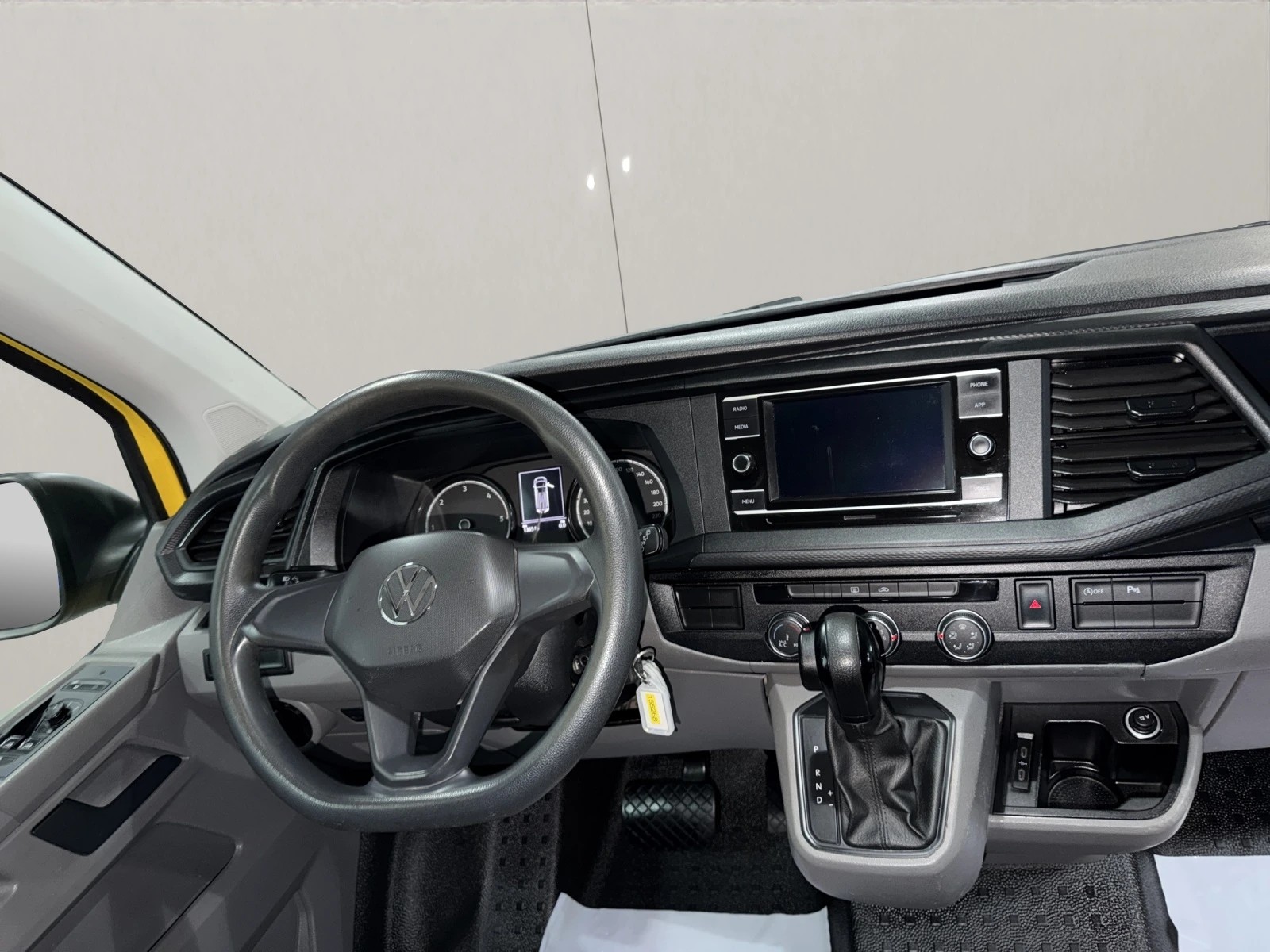 VW T6.1 2.0 TDI 4Motion DSG-image-14