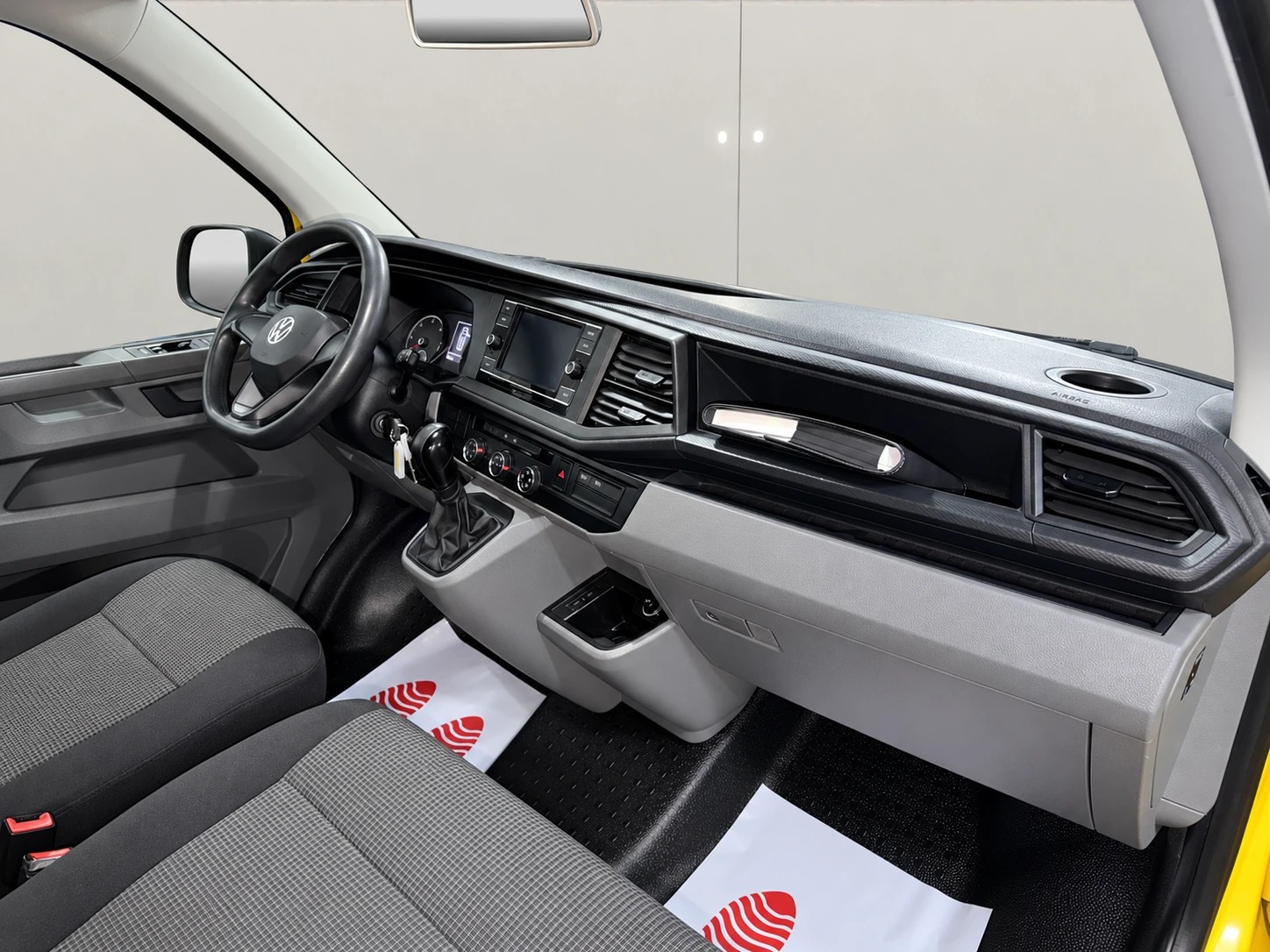 VW T6.1 2.0 TDI 4Motion DSG-image-13