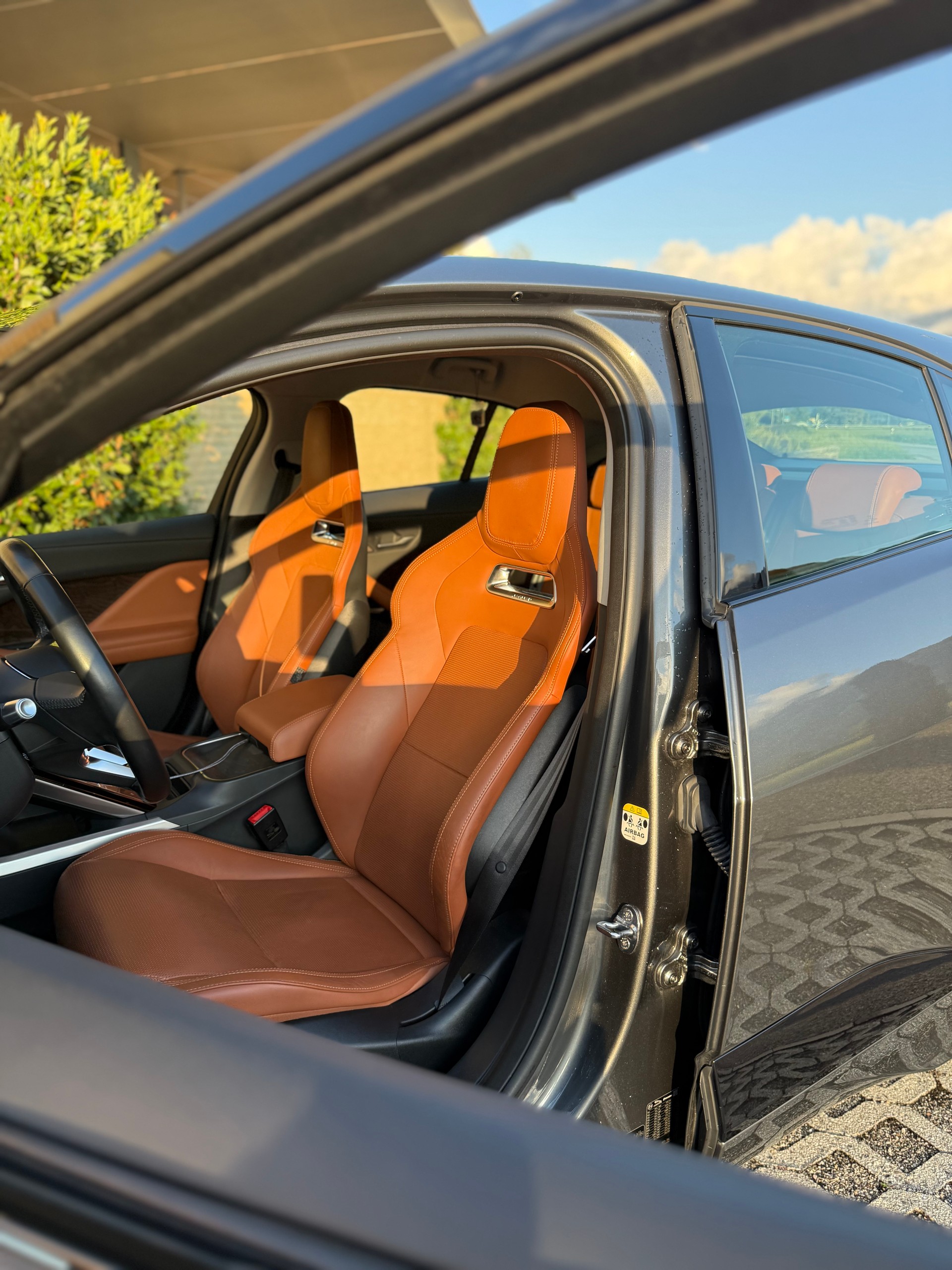 JAGUAR EV400 HSE AWD-image-4