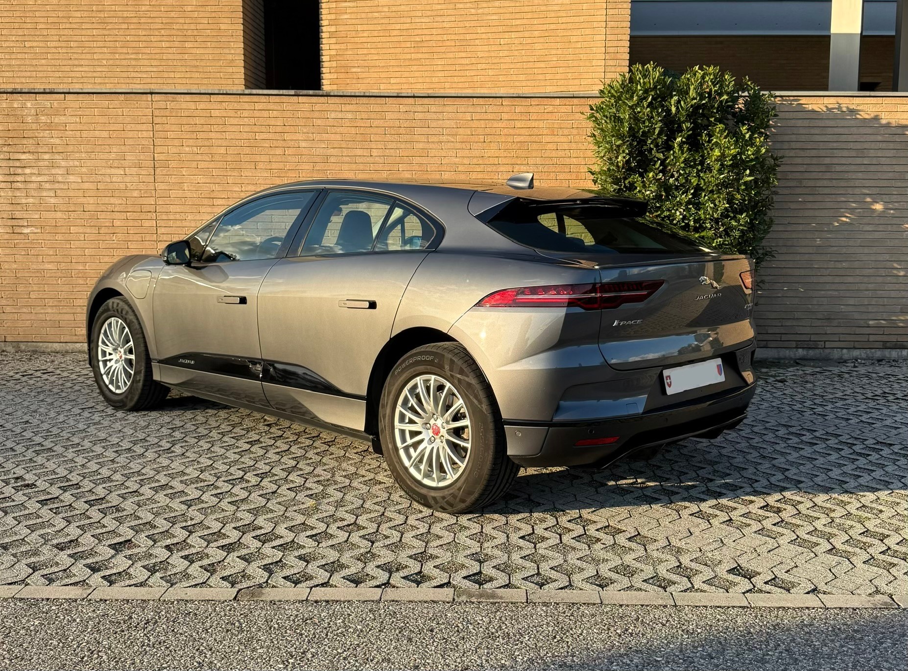 JAGUAR EV400 HSE AWD-image-3