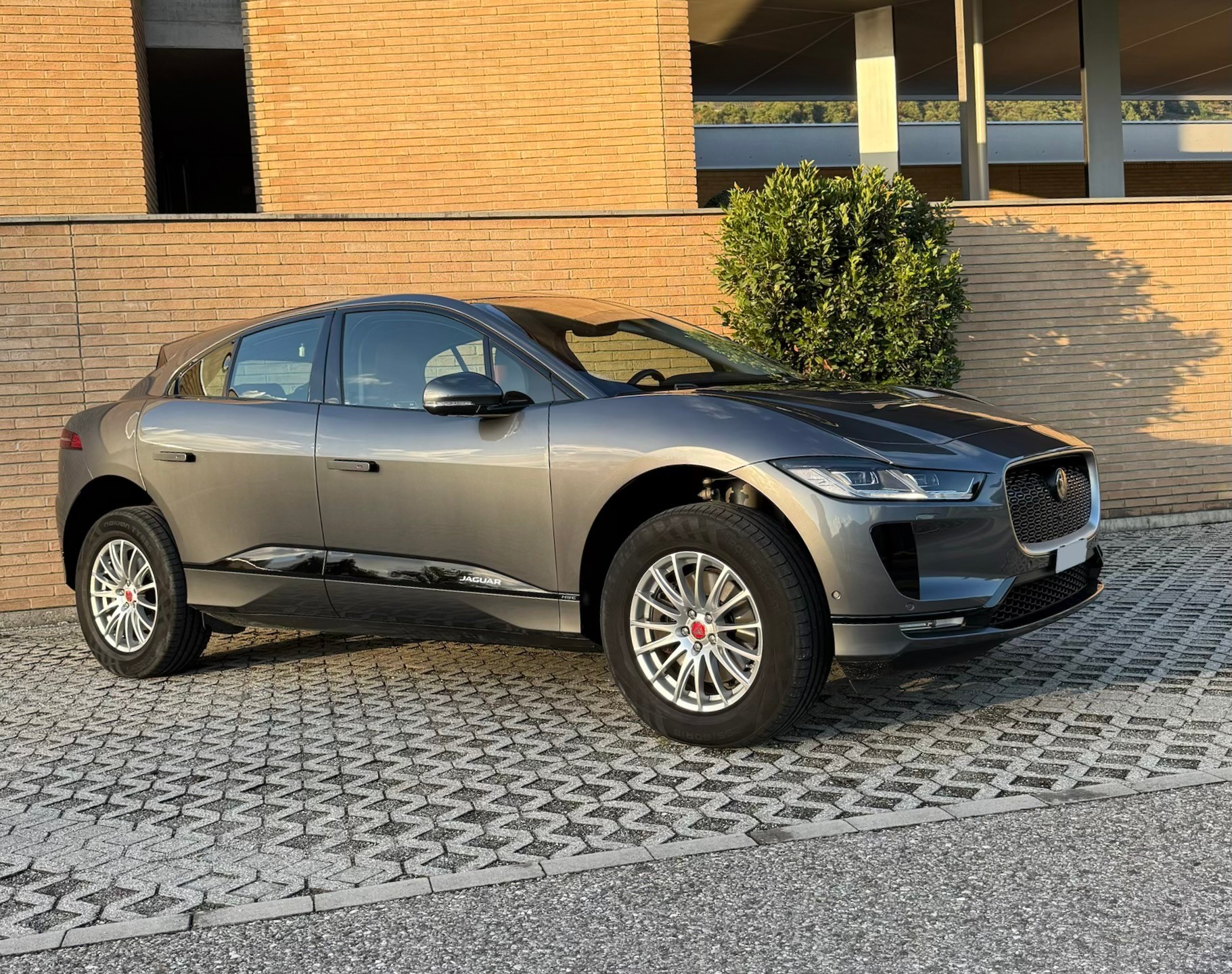JAGUAR EV400 HSE AWD-image-2