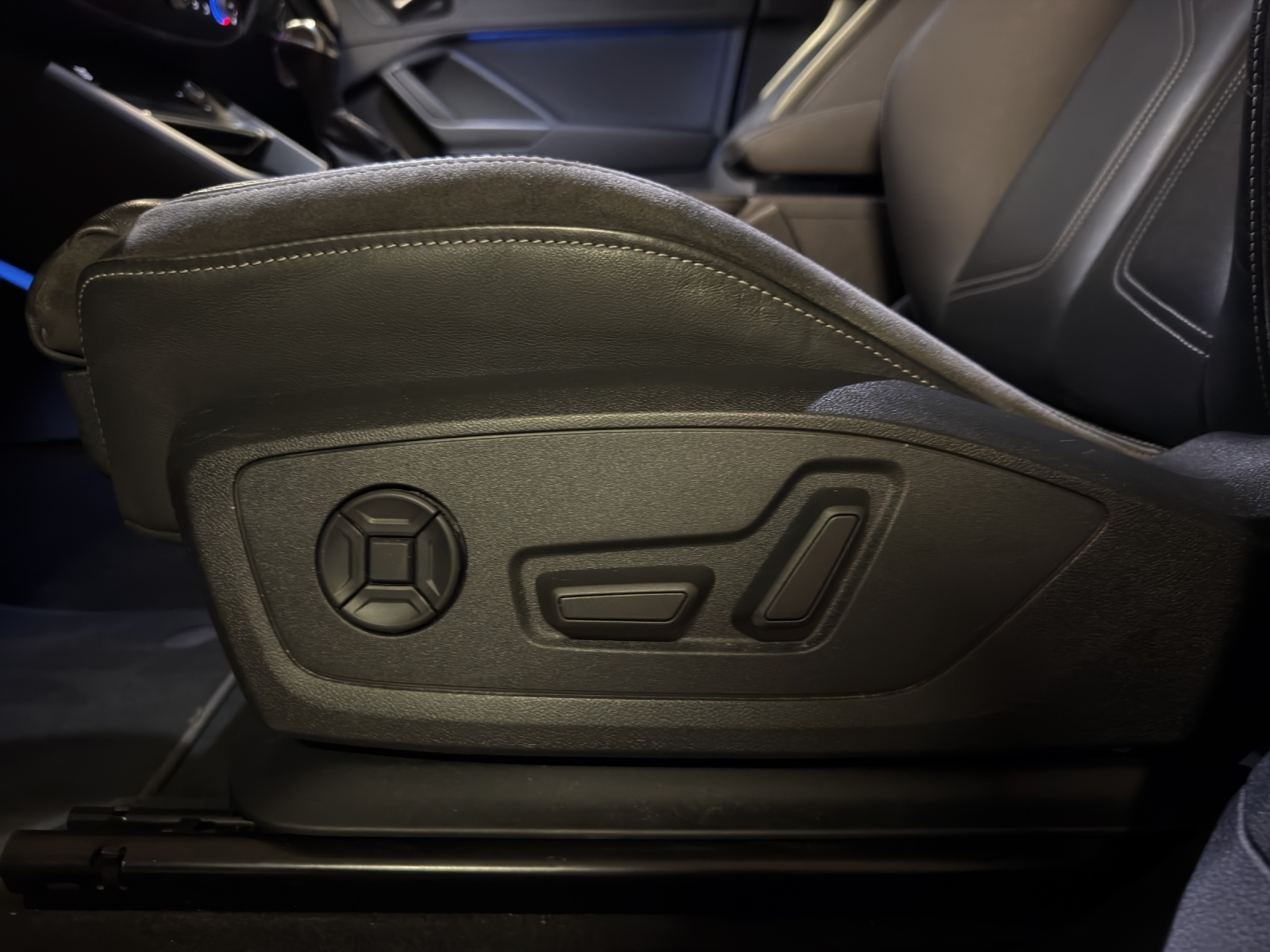AUDI Q3 45 TFSI e S line S-tronic-image-25