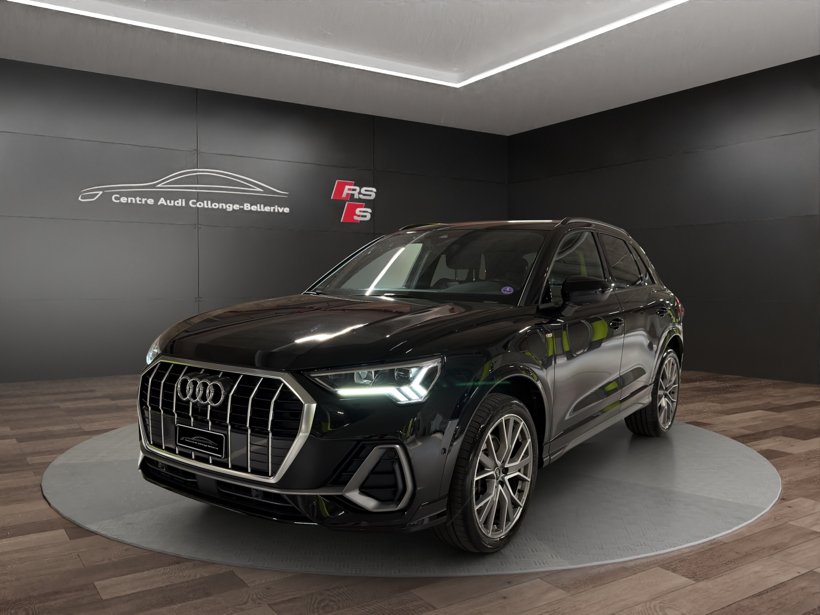 AUDI Q3 45 TFSI e S line S-tronic-image-0
