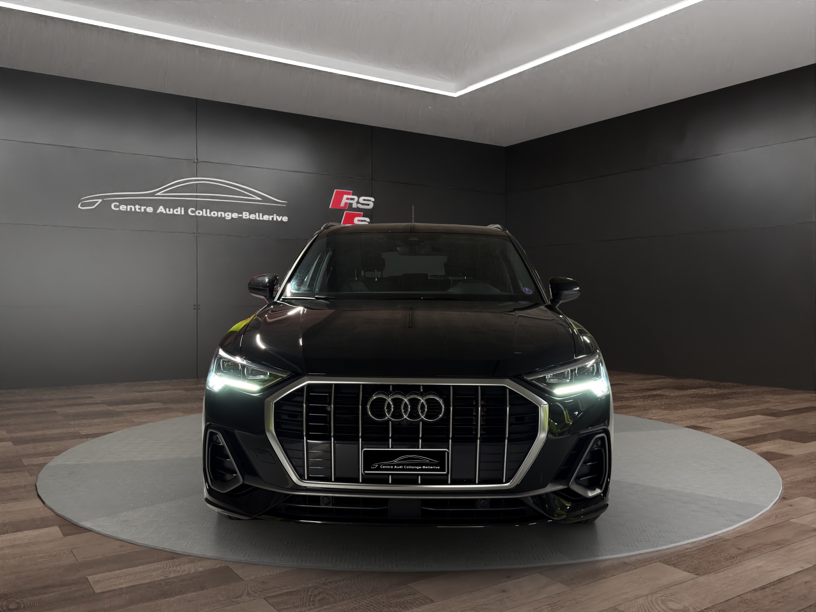 AUDI Q3 45 TFSI e S line S-tronic-image-1