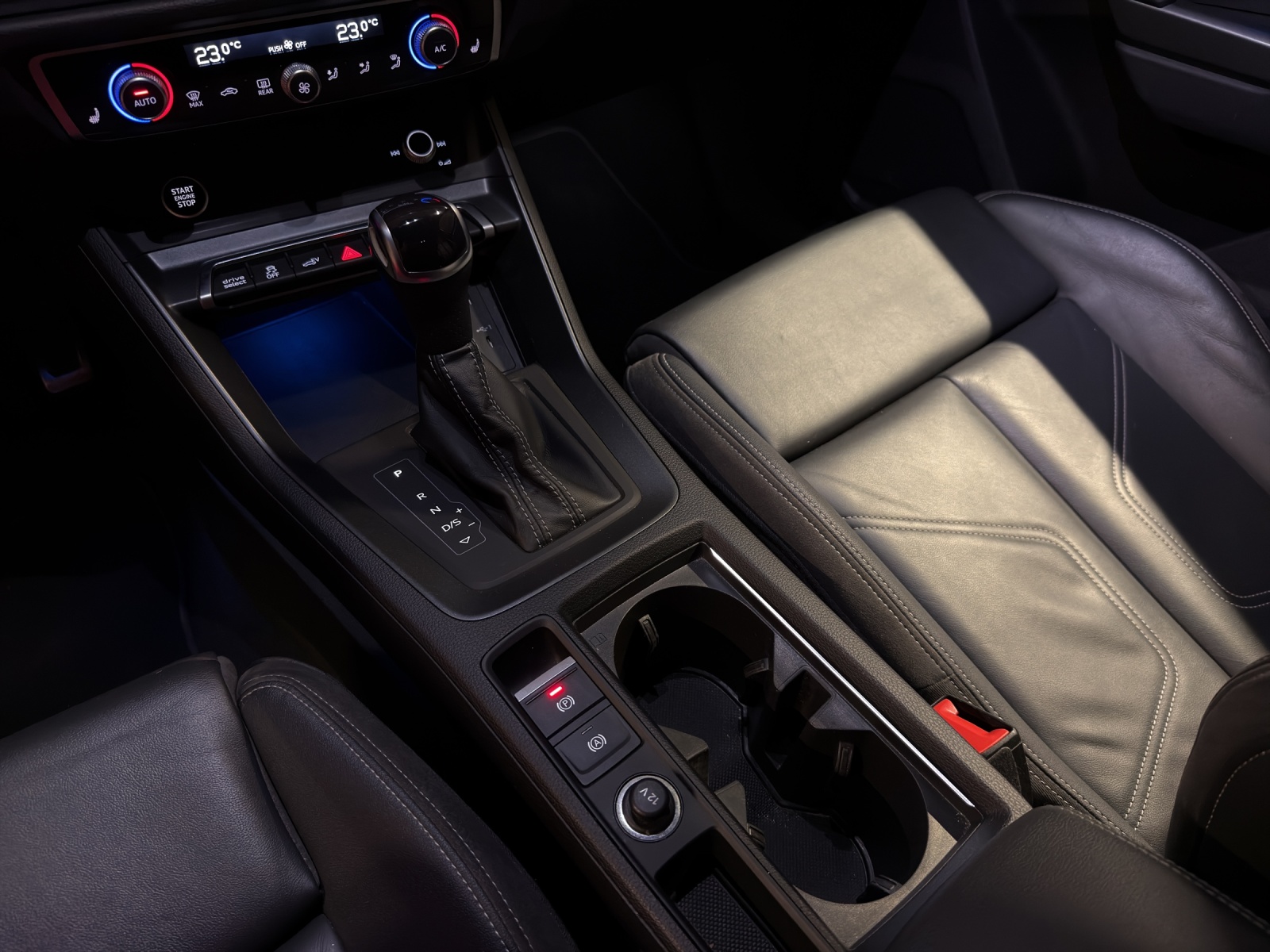 AUDI Q3 45 TFSI e S line S-tronic-image-11