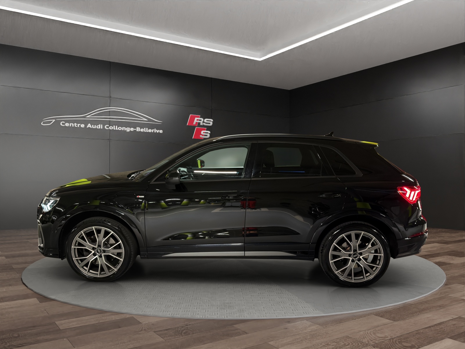 AUDI Q3 45 TFSI e S line S-tronic-image-2