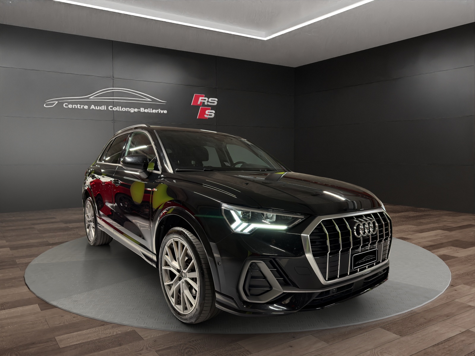 AUDI Q3 45 TFSI e S line S-tronic-image-5