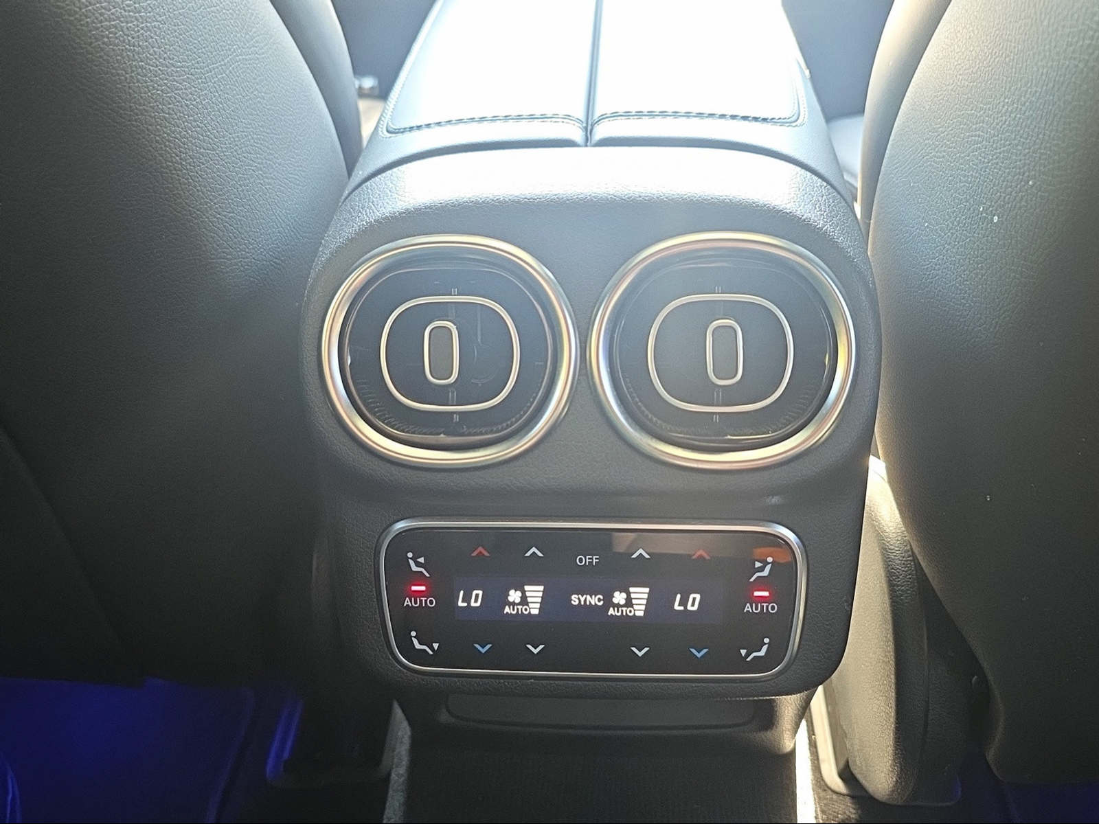 MERCEDES-BENZ GLC 300 AMG Line 4Matic 9G-Tronic-image-18