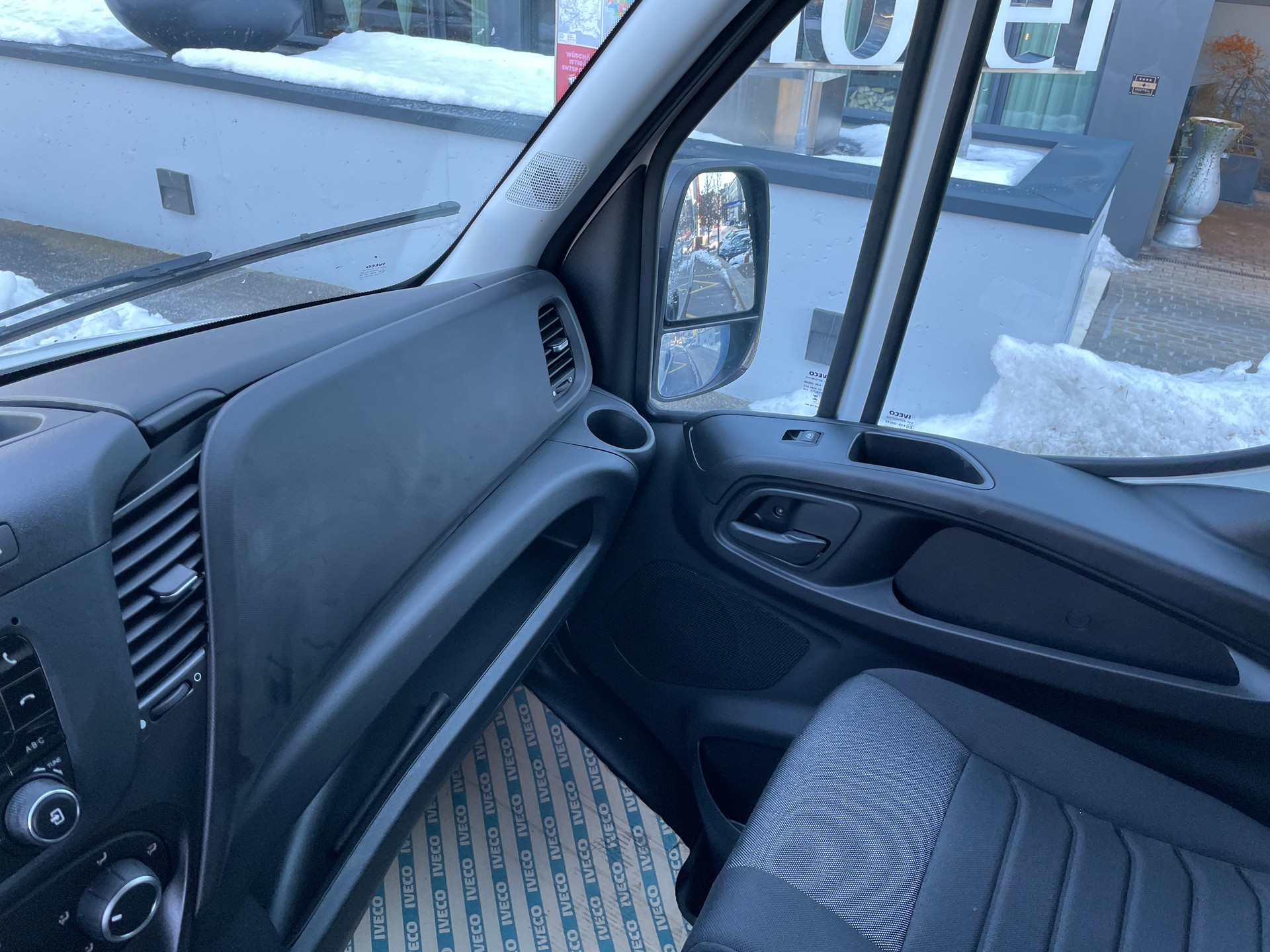 IVECO 35 S 14H A8 VKastenwagen-image-16