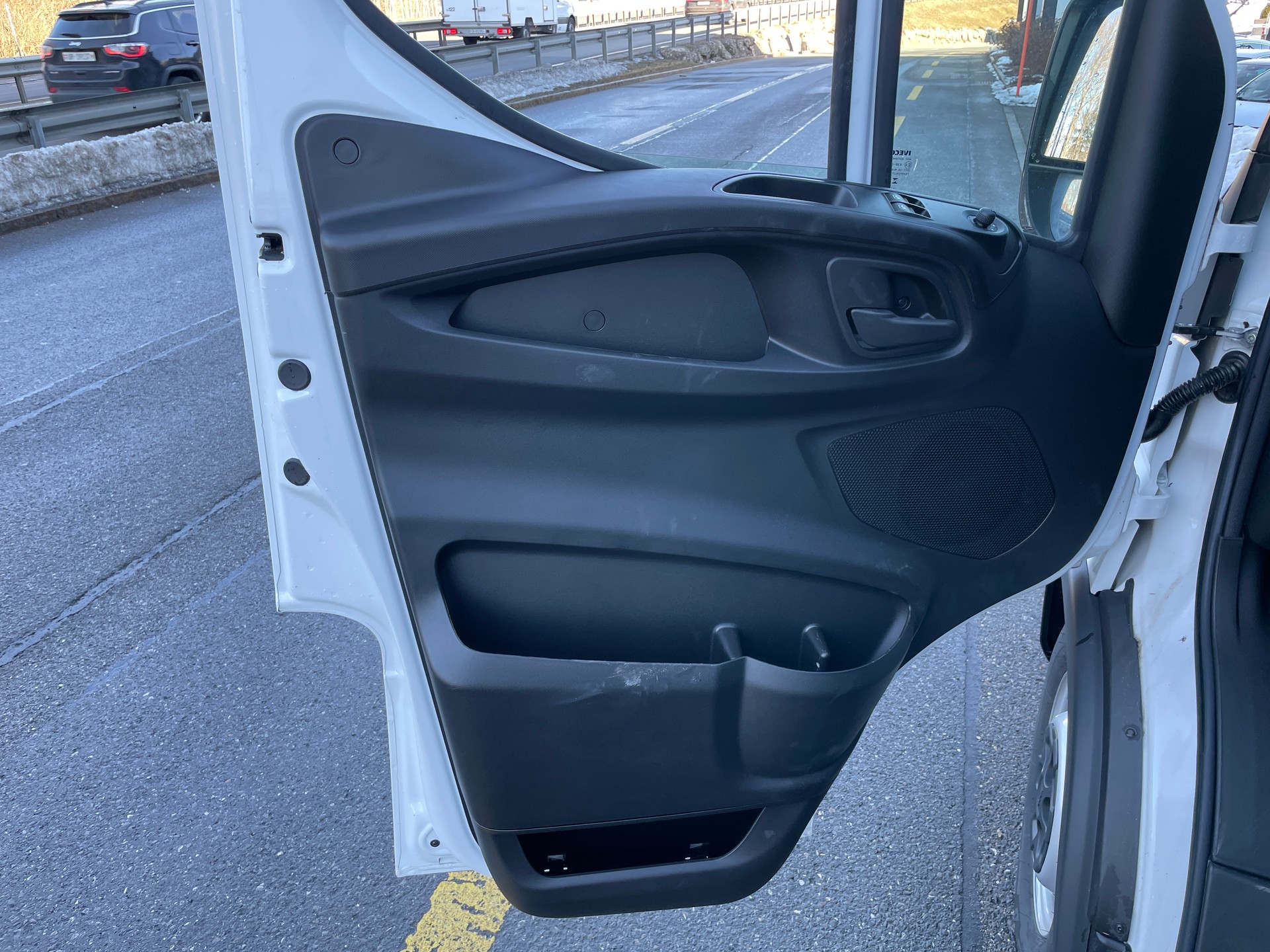 IVECO 35 S 14H A8 VKastenwagen-image-18