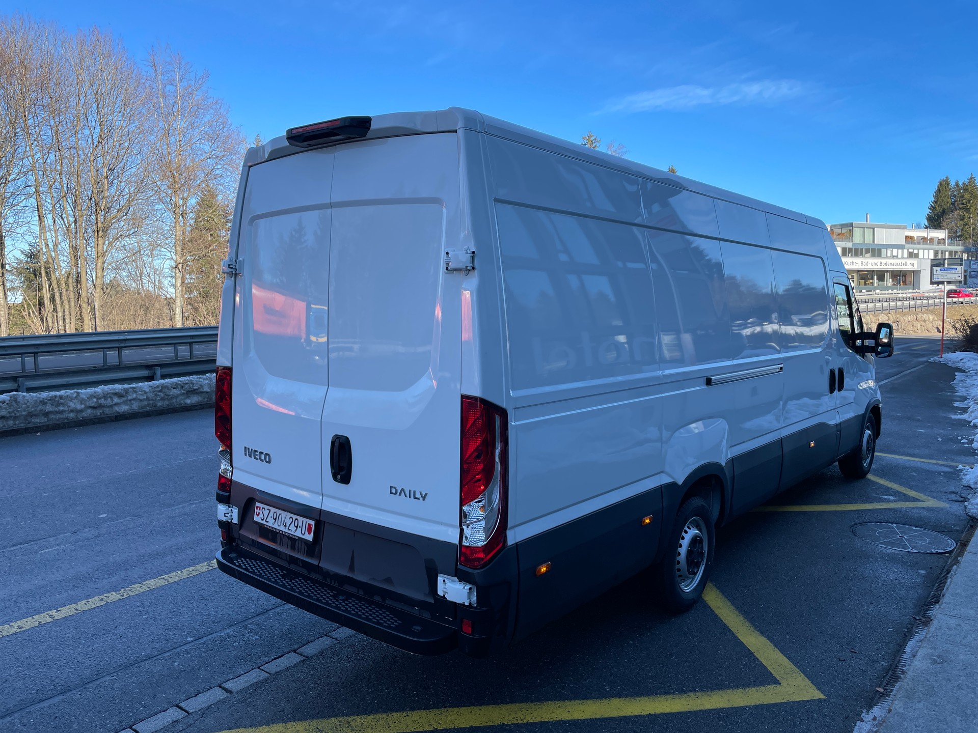 IVECO 35 S 14H A8 VKastenwagen-image-4