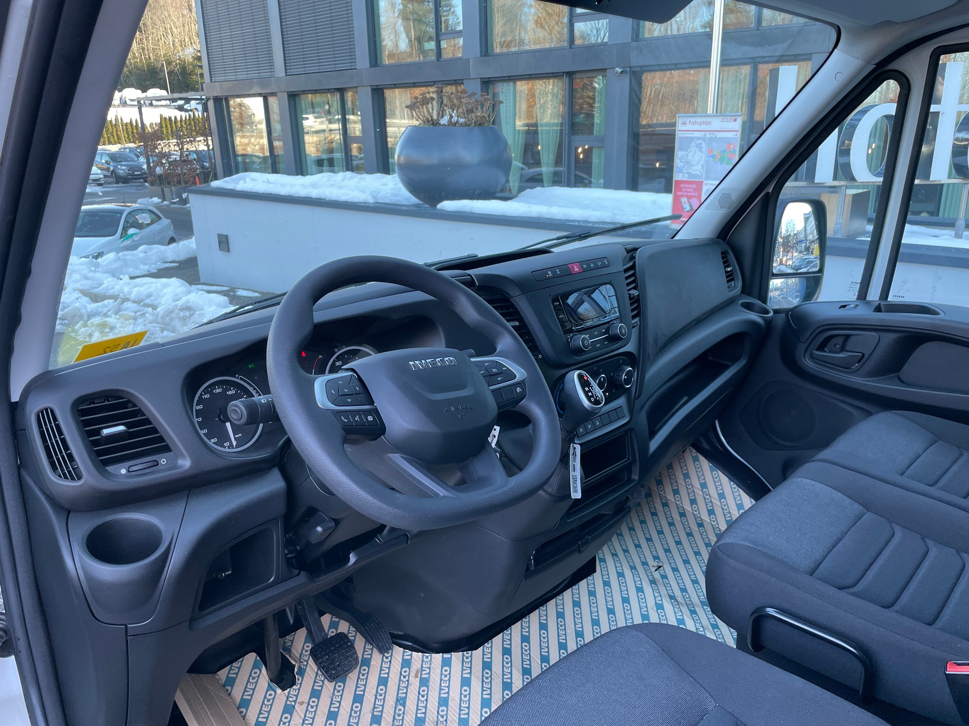 IVECO 35 S 14H A8 VKastenwagen-image-10