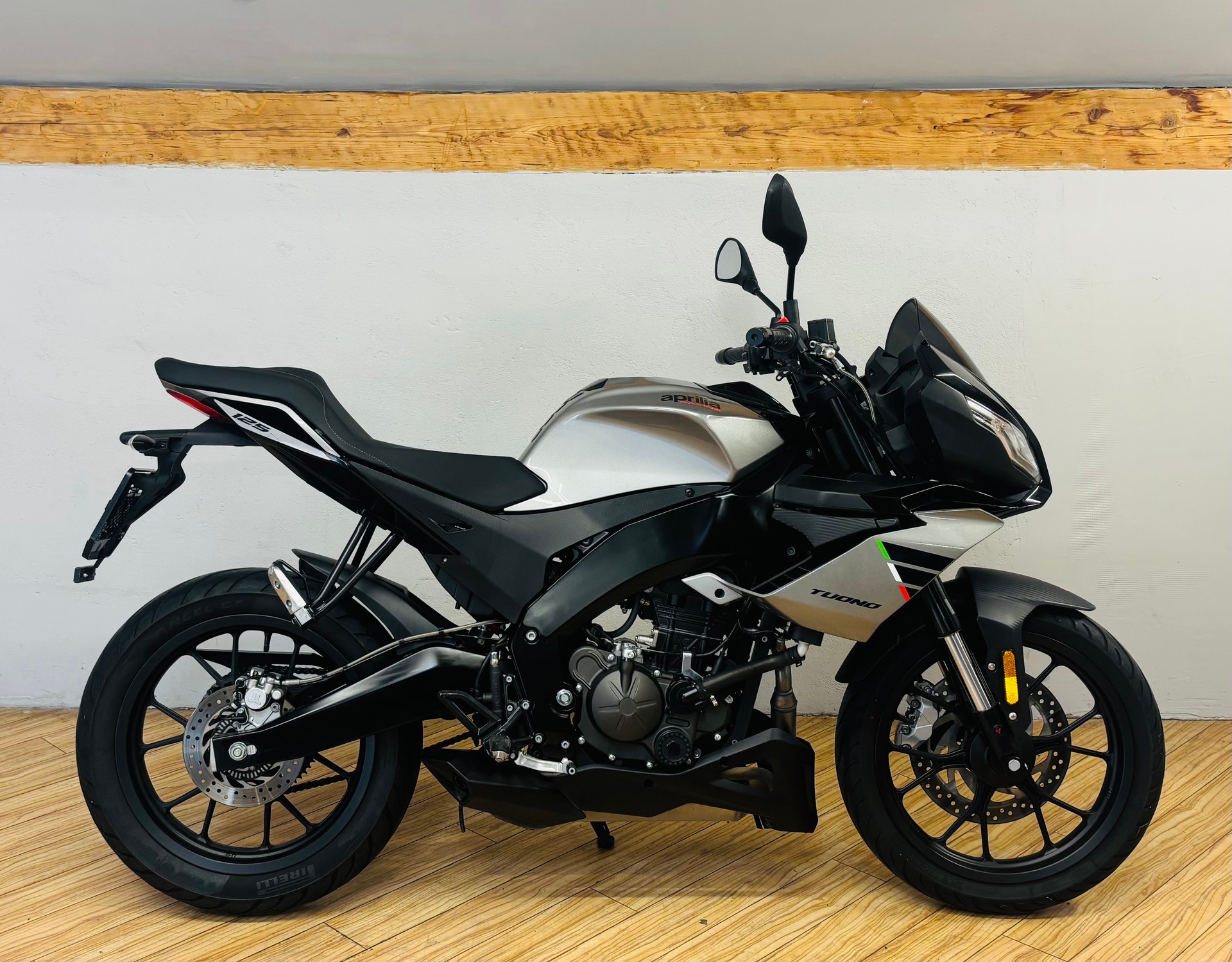 APRILIA Tuono 125-showroom-element-1