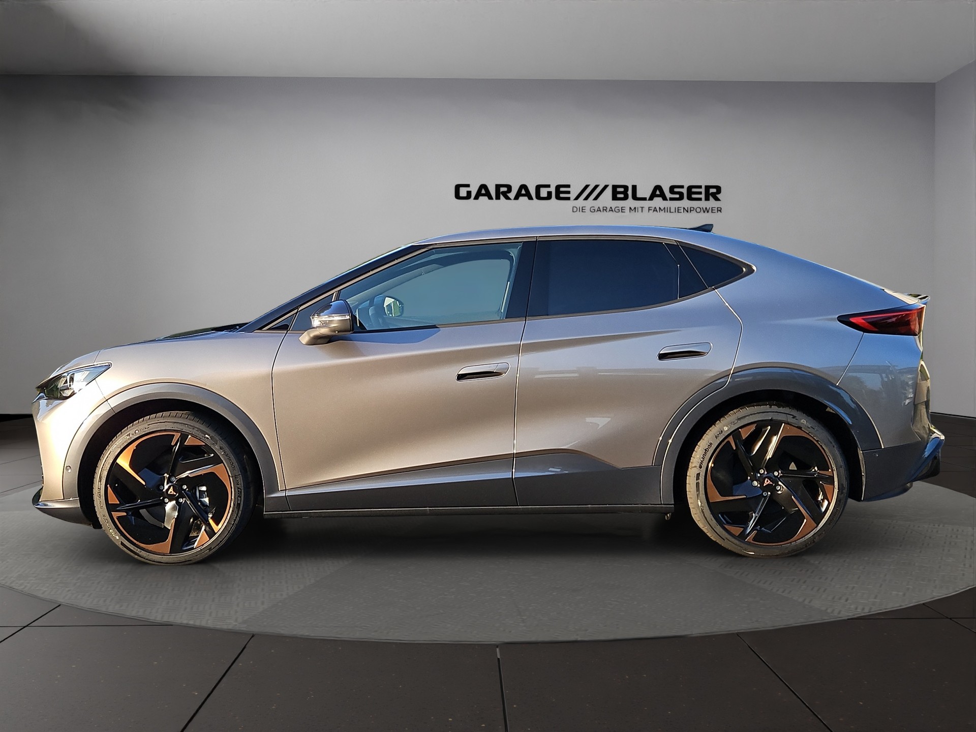 CUPRA Tavascan Type 9 77 kWh Adrenaline Prime Edition-image-1