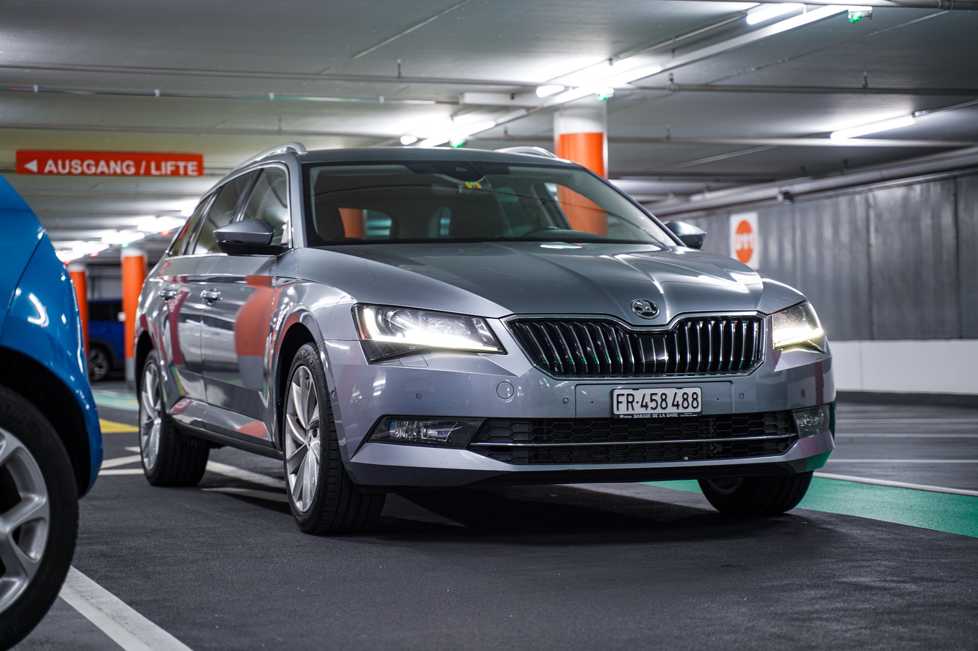 SKODA Superb Combi 2.0 TDi Style 4x4 DSG-image-1