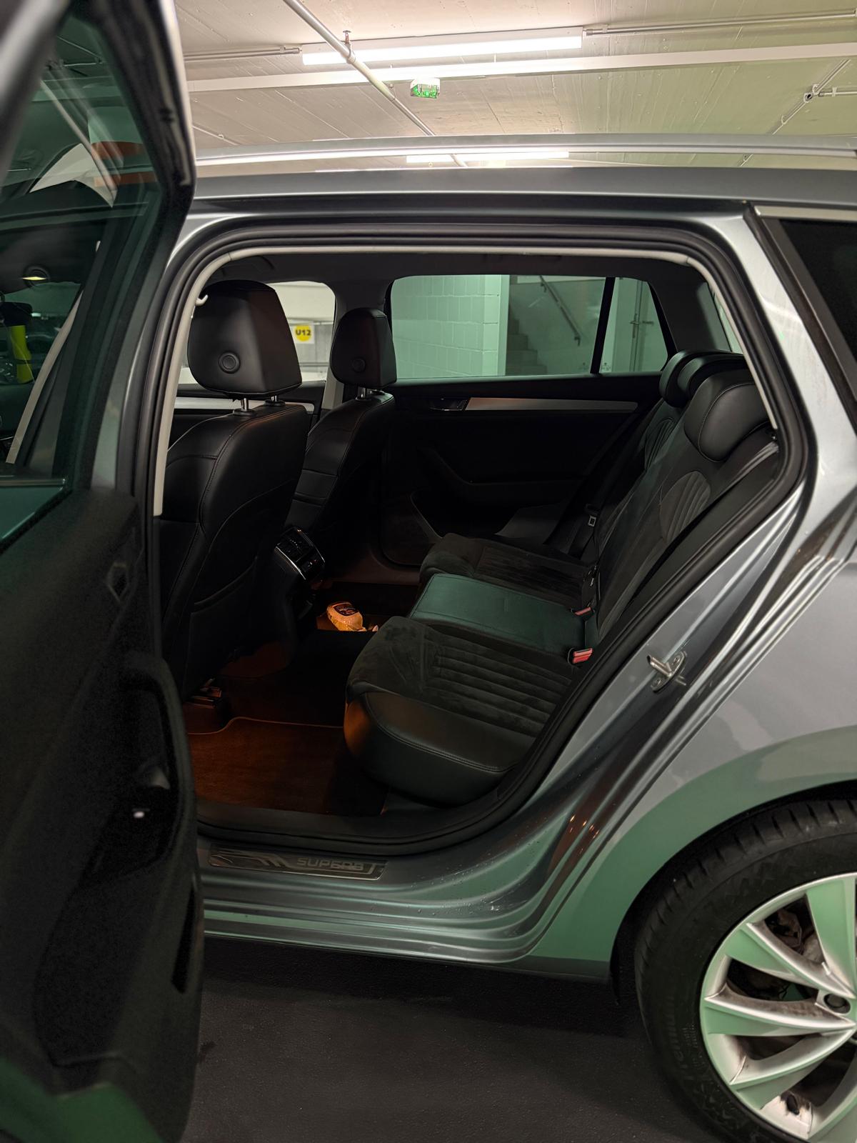 SKODA Superb Combi 2.0 TDi Style 4x4 DSG-image-9
