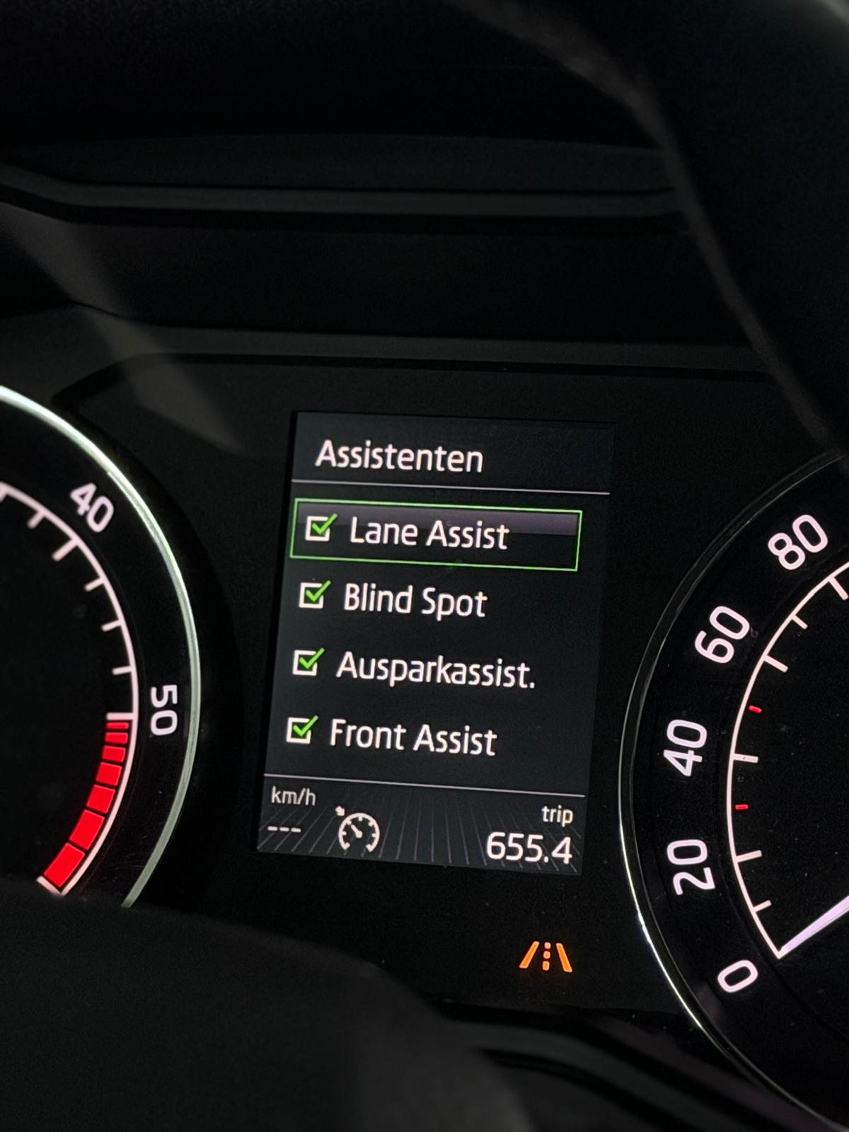 SKODA Superb Combi 2.0 TDi Style 4x4 DSG-image-10