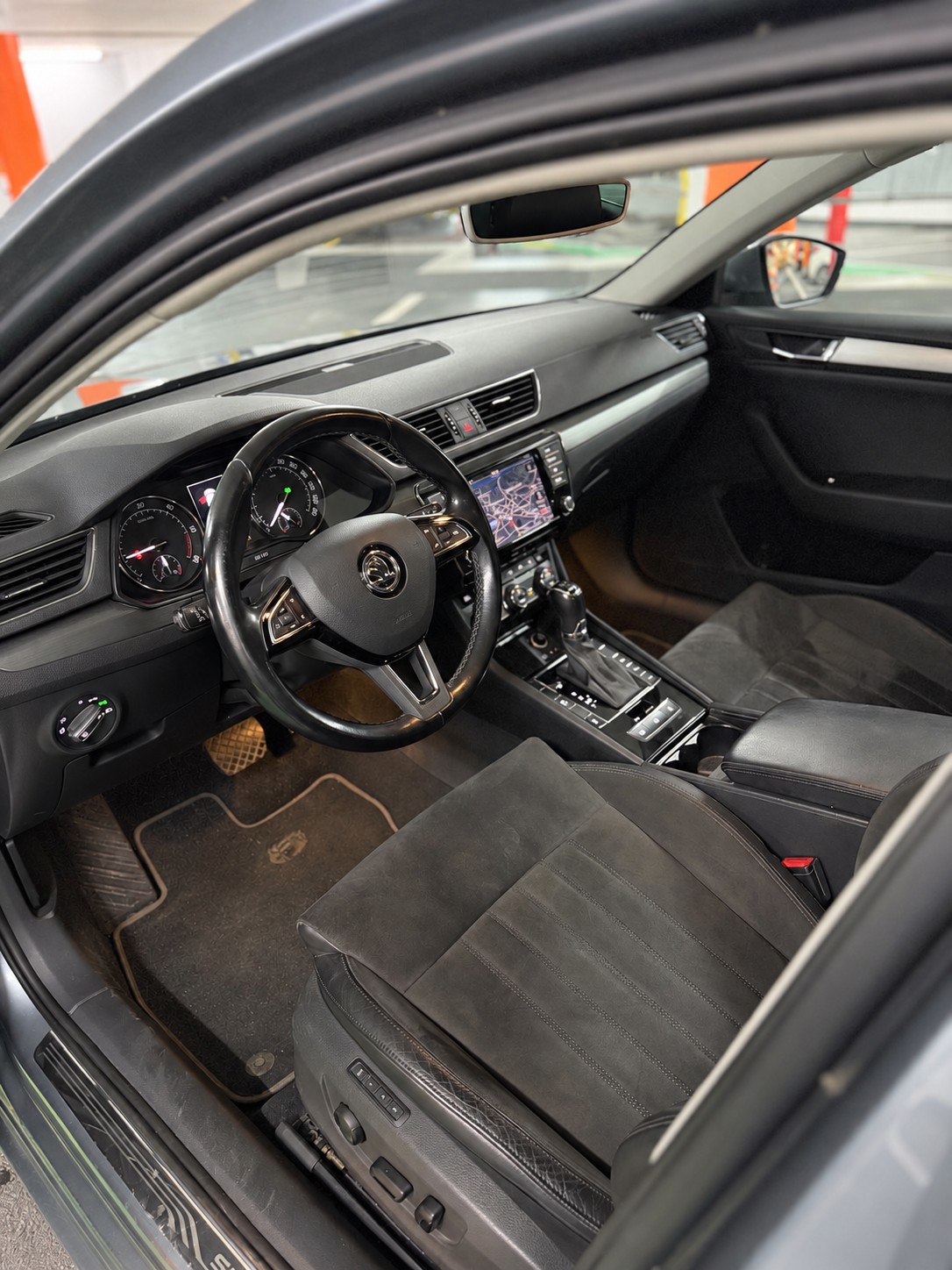 SKODA Superb Combi 2.0 TDi Style 4x4 DSG-image-4