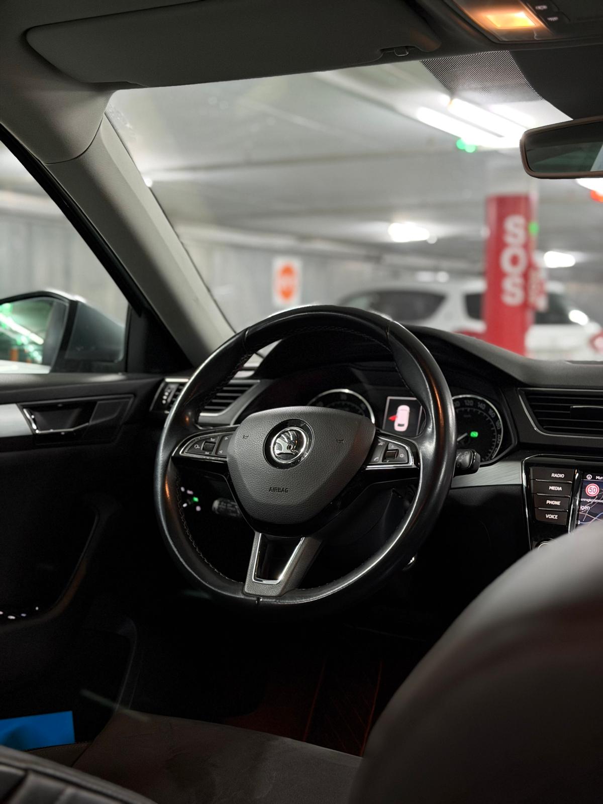 SKODA Superb Combi 2.0 TDi Style 4x4 DSG-image-6