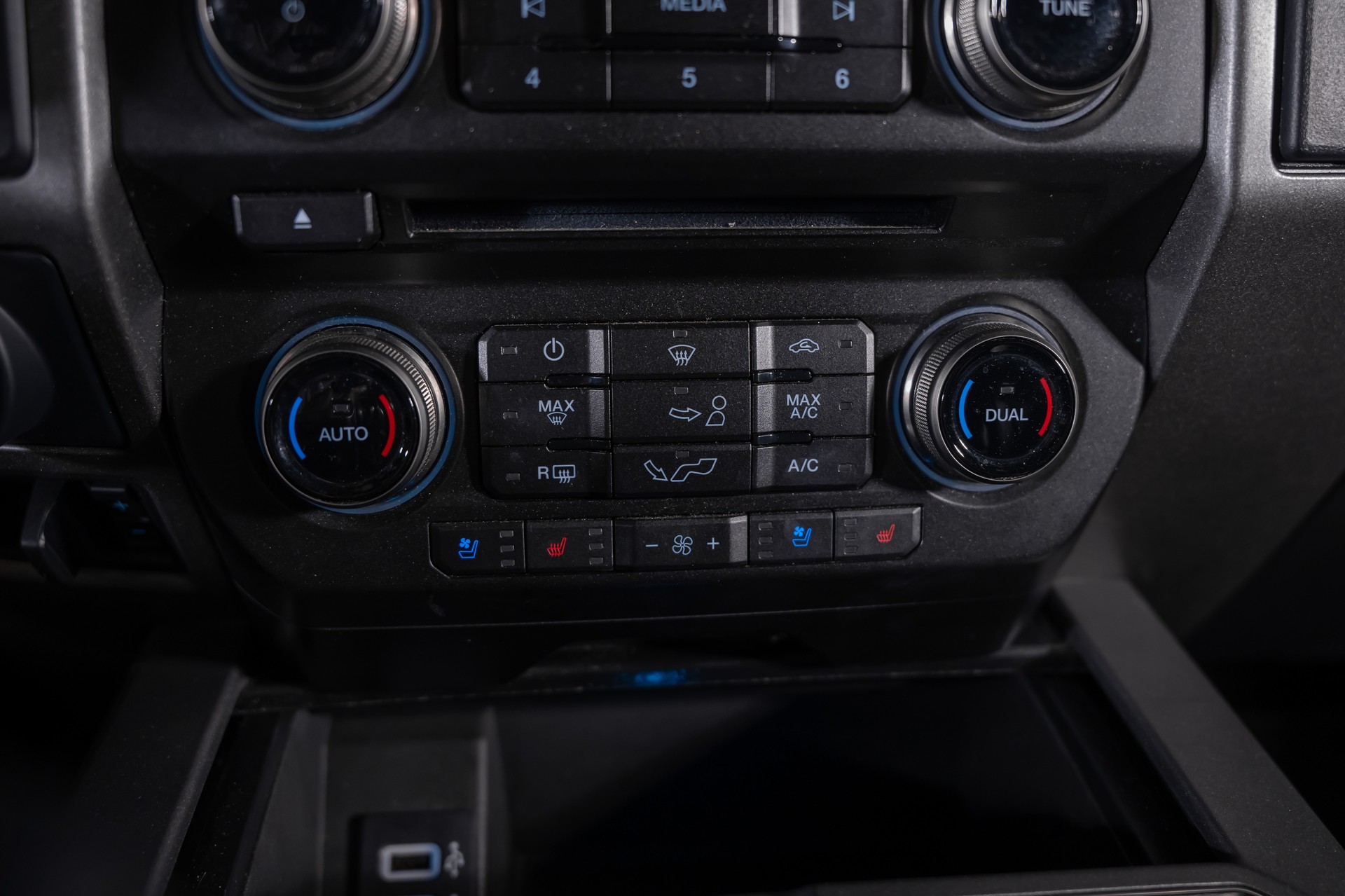 FORD F-150 Raptor CrewCab-image-27