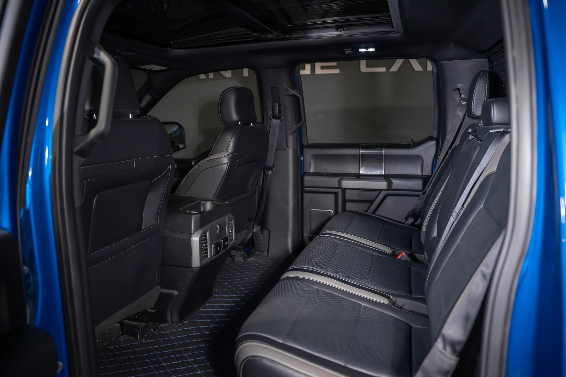 FORD F-150 Raptor CrewCab-image-19