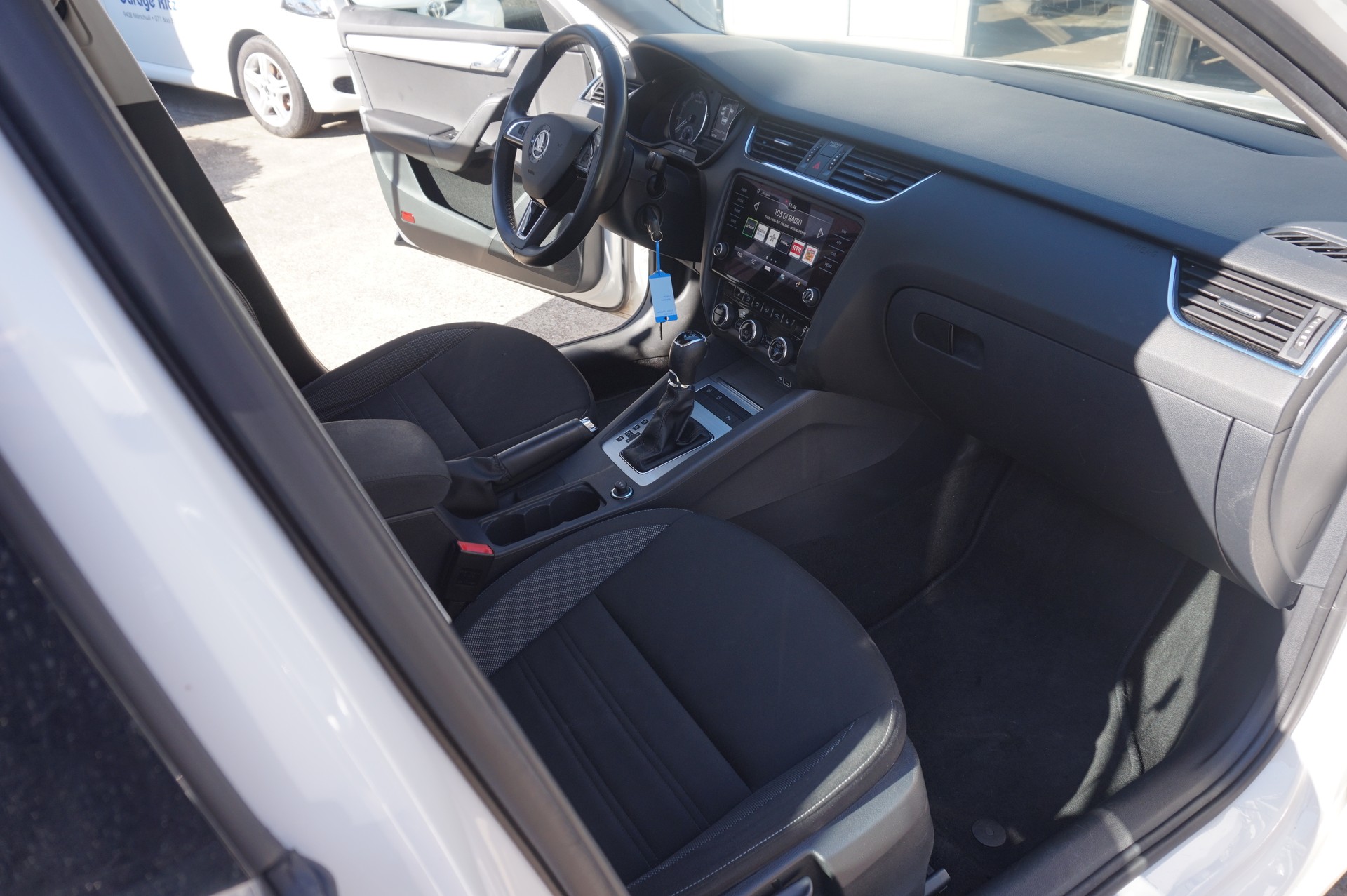 SKODA Octavia Combi 1.5 TSI Ambition DSG-image-9