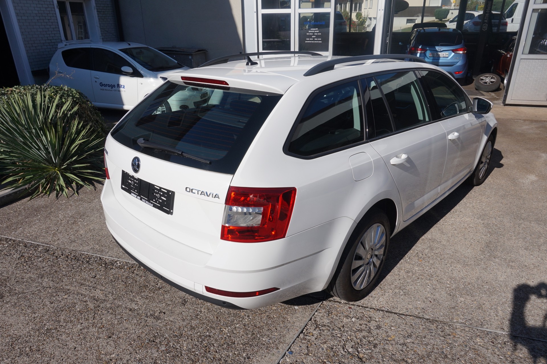SKODA Octavia Combi 1.5 TSI Ambition DSG-image-3