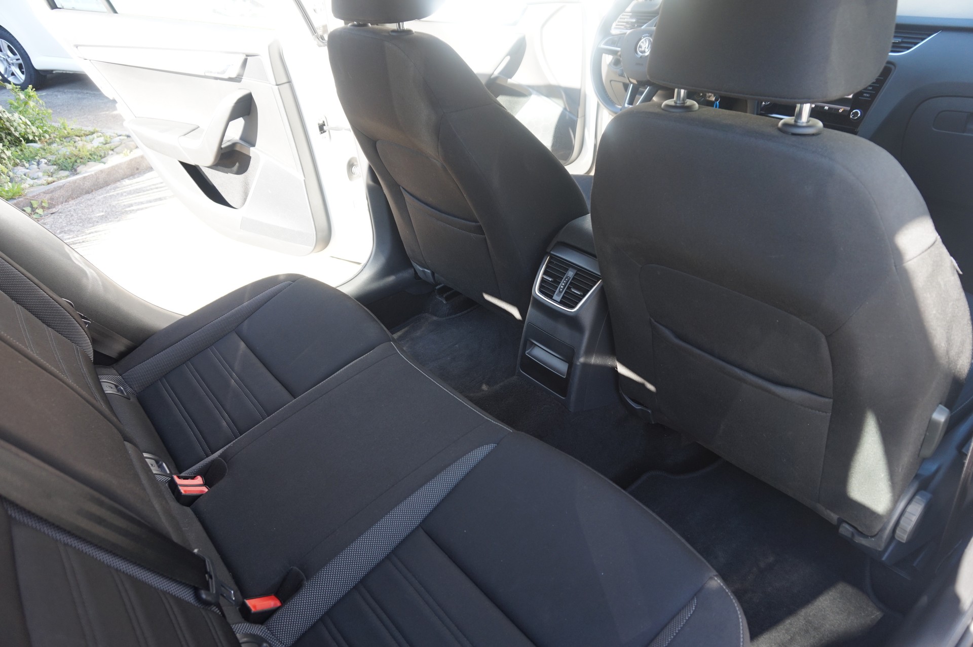 SKODA Octavia Combi 1.5 TSI Ambition DSG-image-11