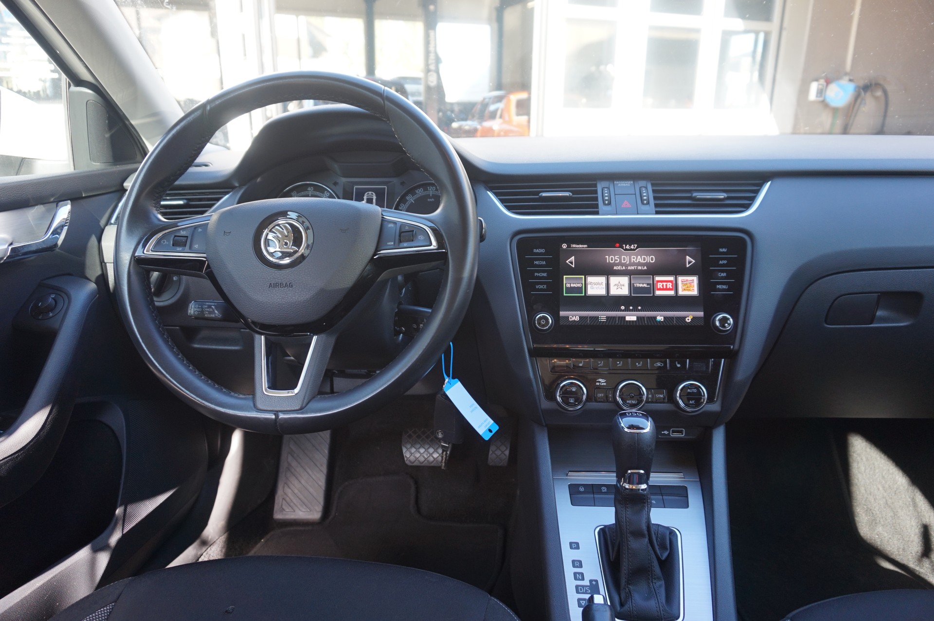 SKODA Octavia Combi 1.5 TSI Ambition DSG-image-5