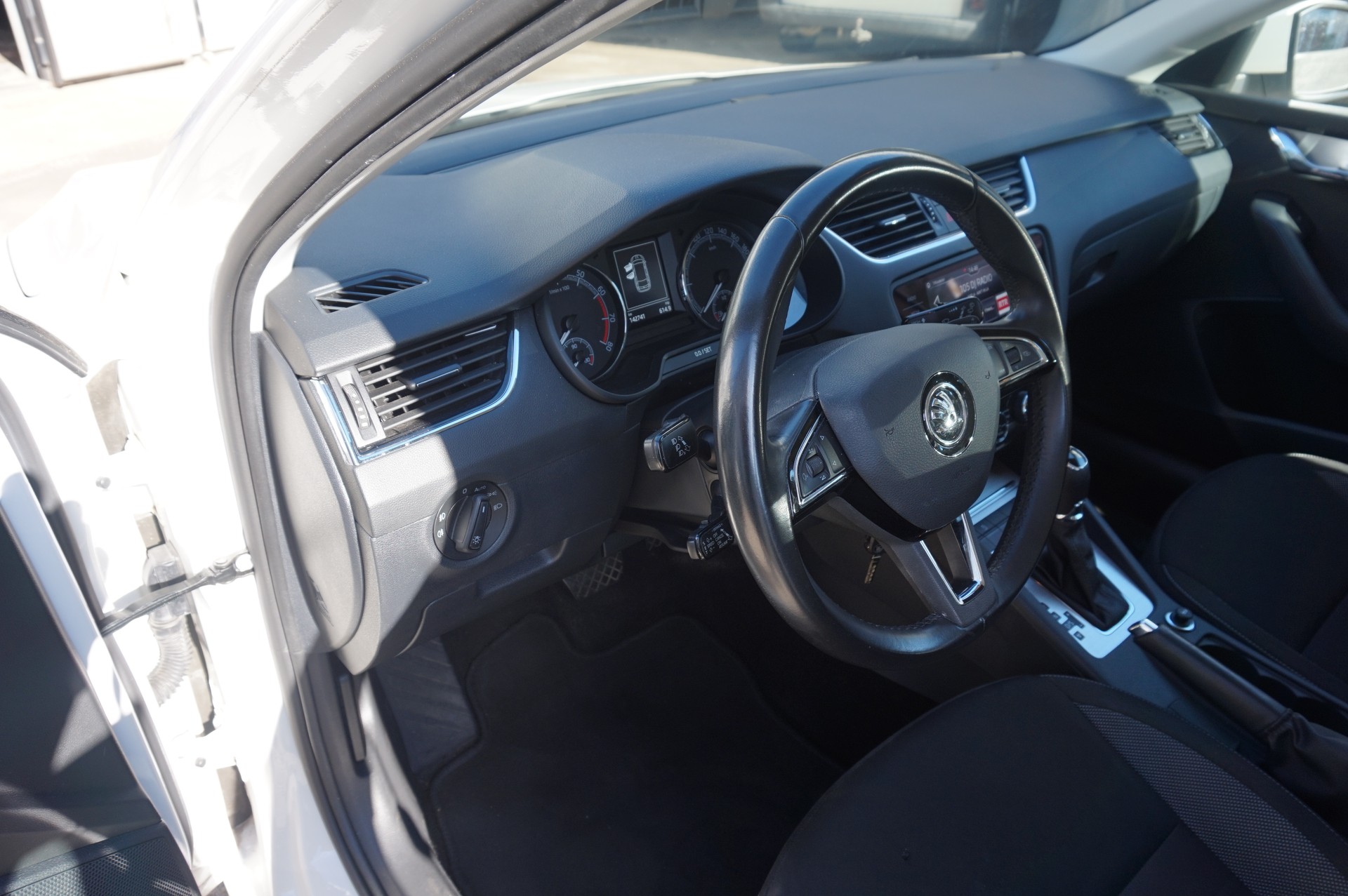 SKODA Octavia Combi 1.5 TSI Ambition DSG-image-7