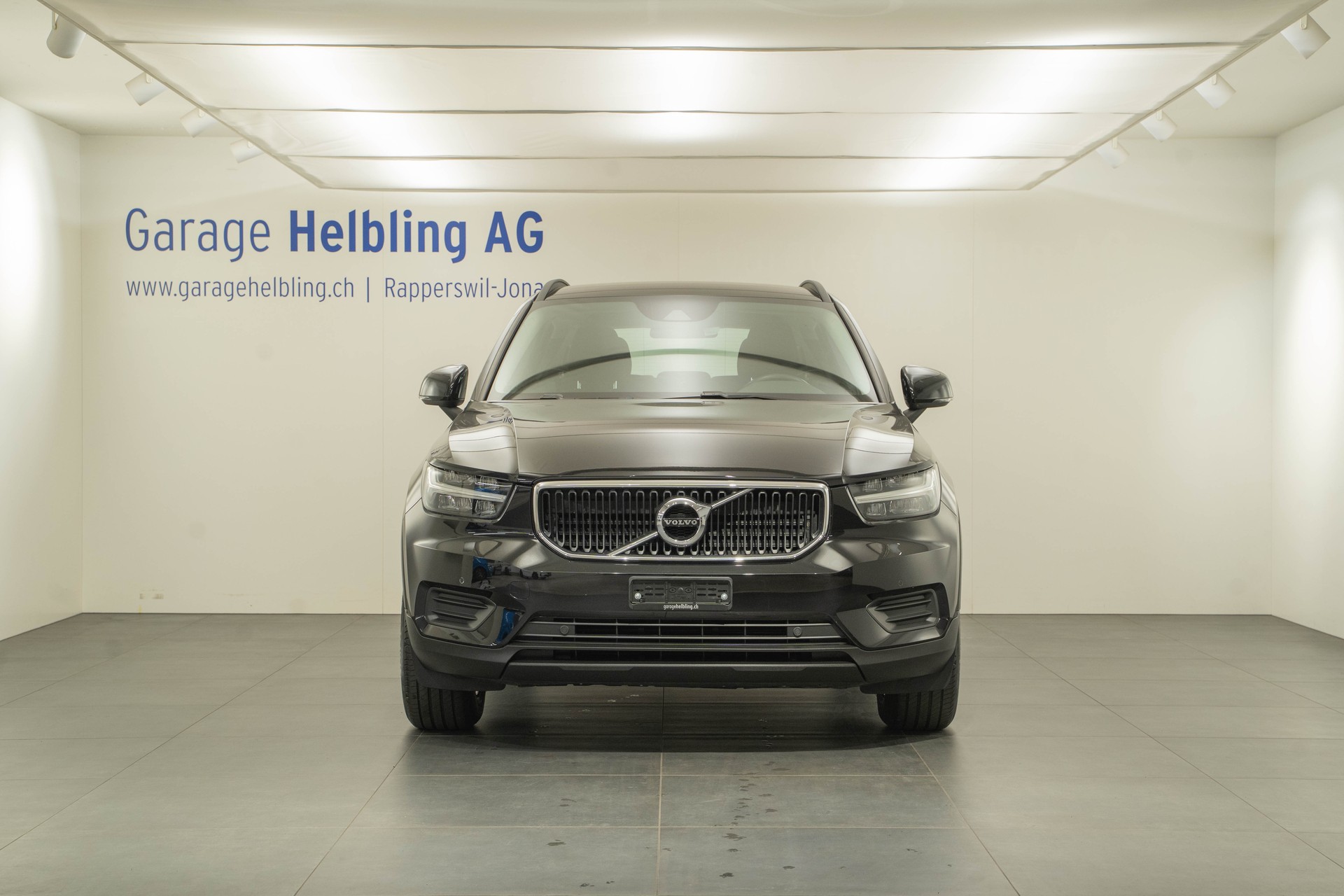 VOLVO XC40 1.5 T3 Momentum Light-image-1