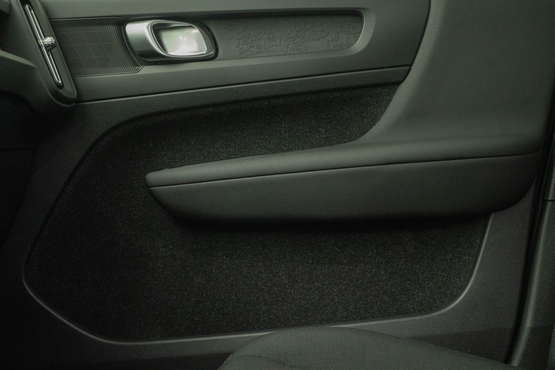 VOLVO XC40 1.5 T3 Momentum Light-image-12