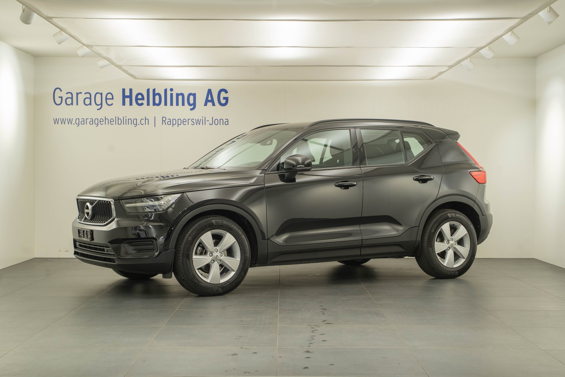 VOLVO XC40 1.5 T3 Momentum Light-image-0