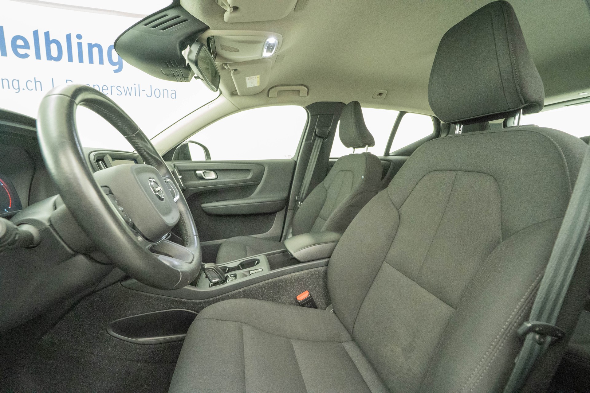 VOLVO XC40 1.5 T3 Momentum Light-image-7