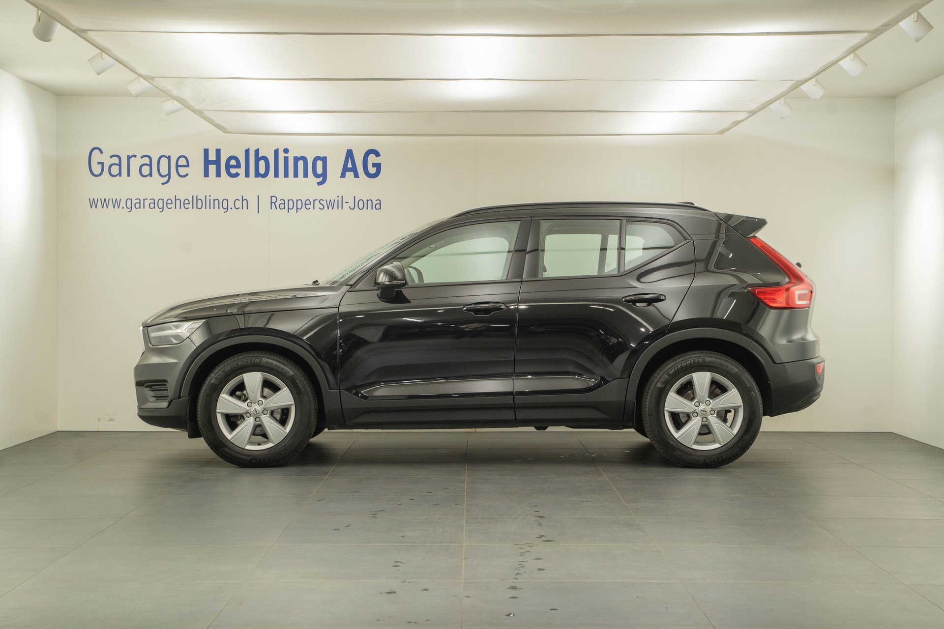 VOLVO XC40 1.5 T3 Momentum Light-image-2