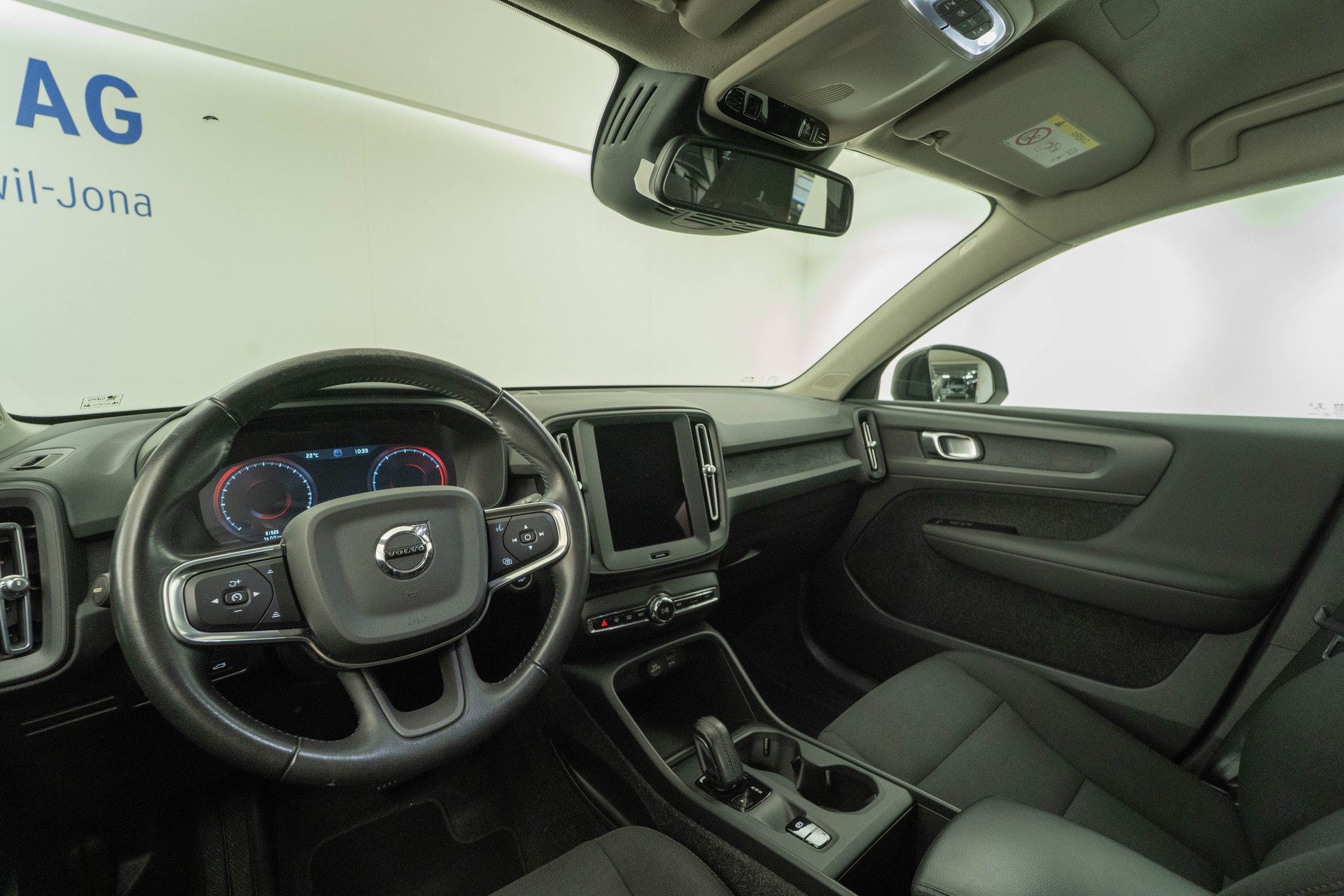 VOLVO XC40 1.5 T3 Momentum Light-image-6