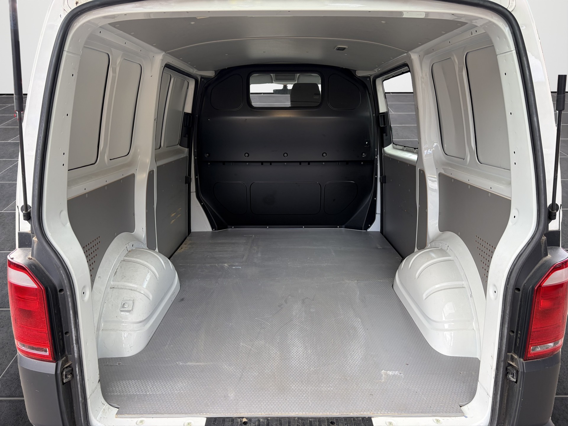 VW T6 2.0 TDI 4Motion DSG-image-12