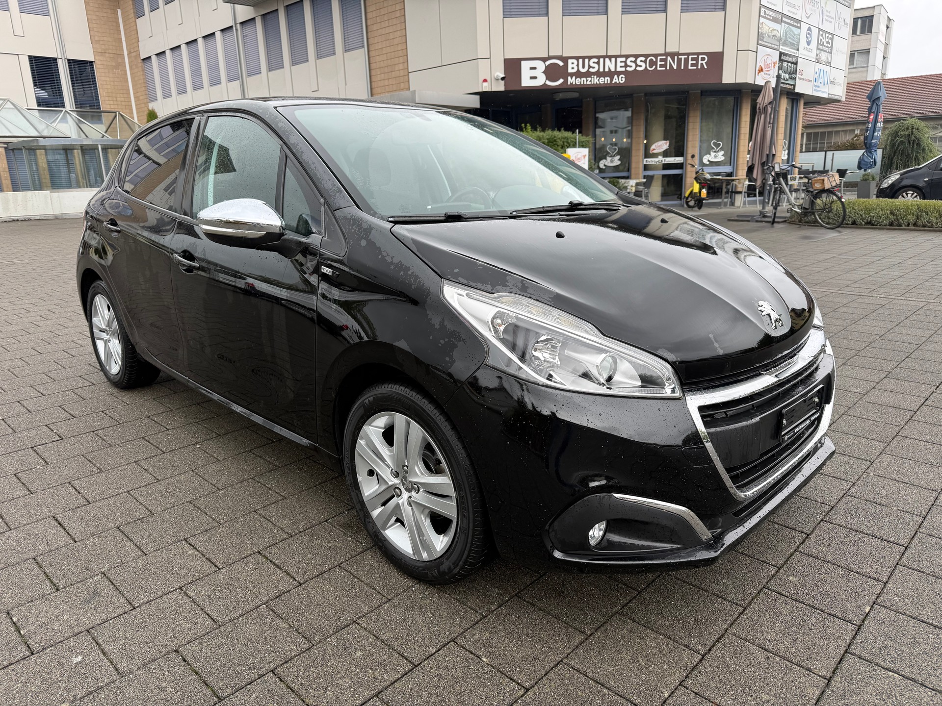 PEUGEOT 208 1.2 PureTech Style-image-0
