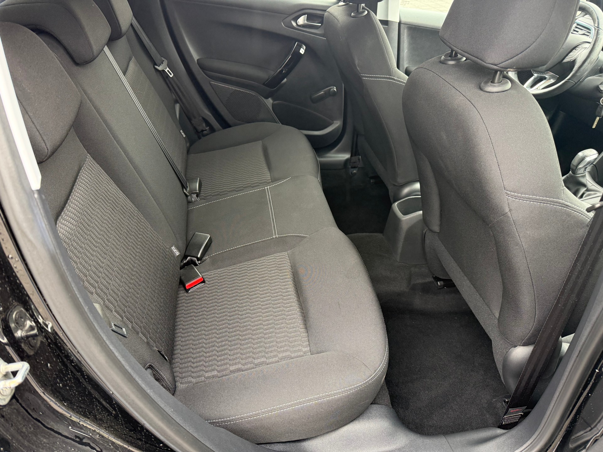 PEUGEOT 208 1.2 PureTech Style-image-7