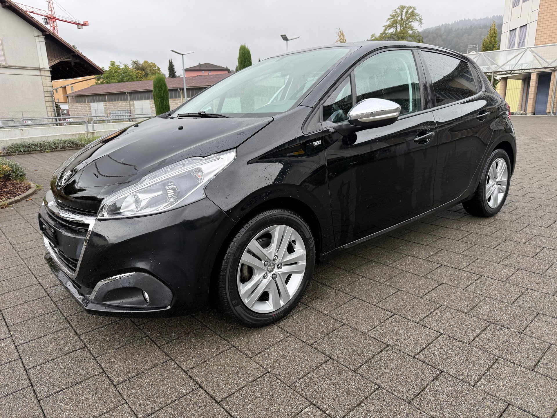 PEUGEOT 208 1.2 PureTech Style-image-4