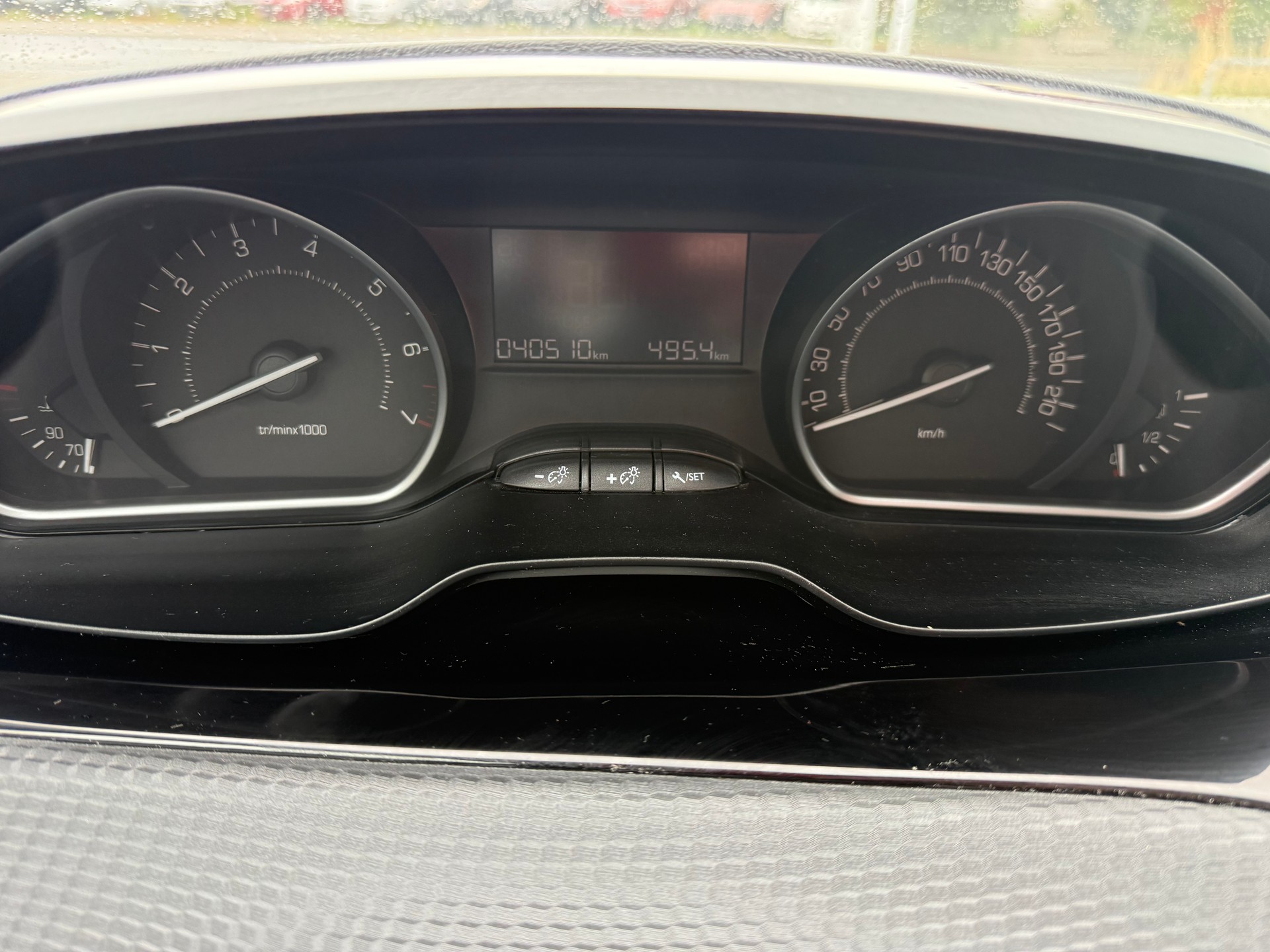 PEUGEOT 208 1.2 PureTech Style-image-10