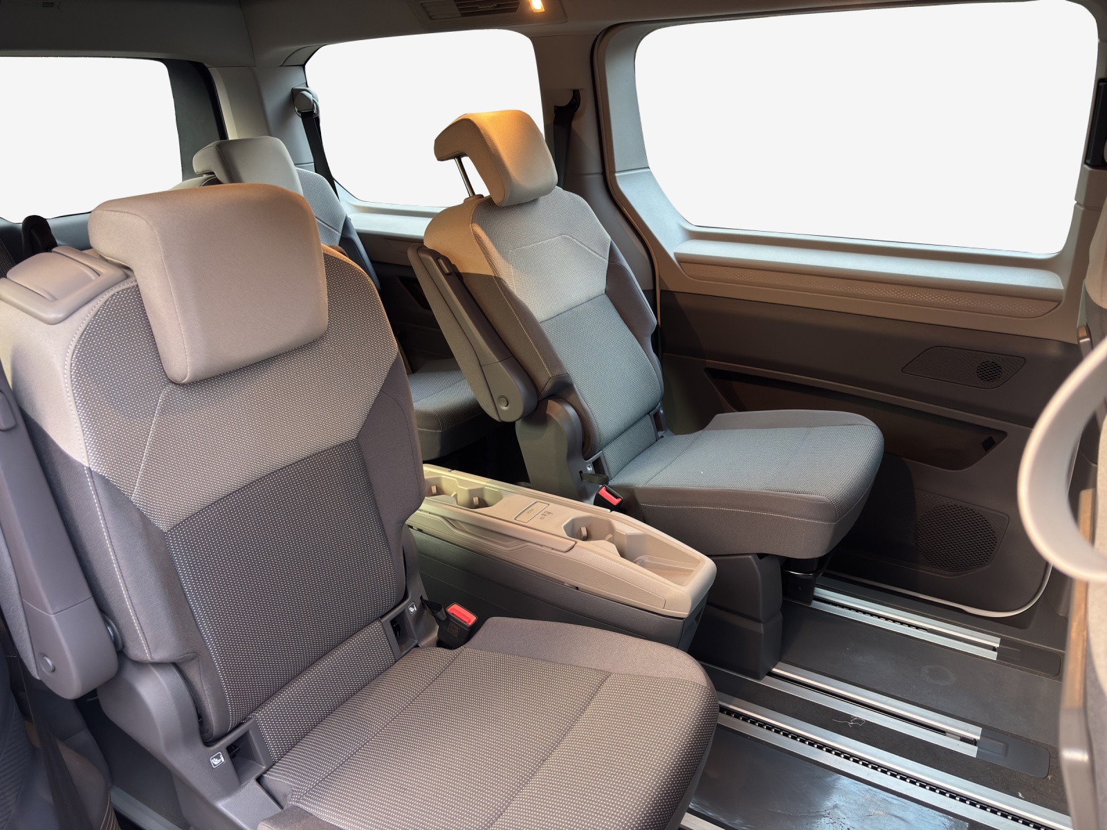 VW California 2.0 TDI Beach Tour Liberty-image-13