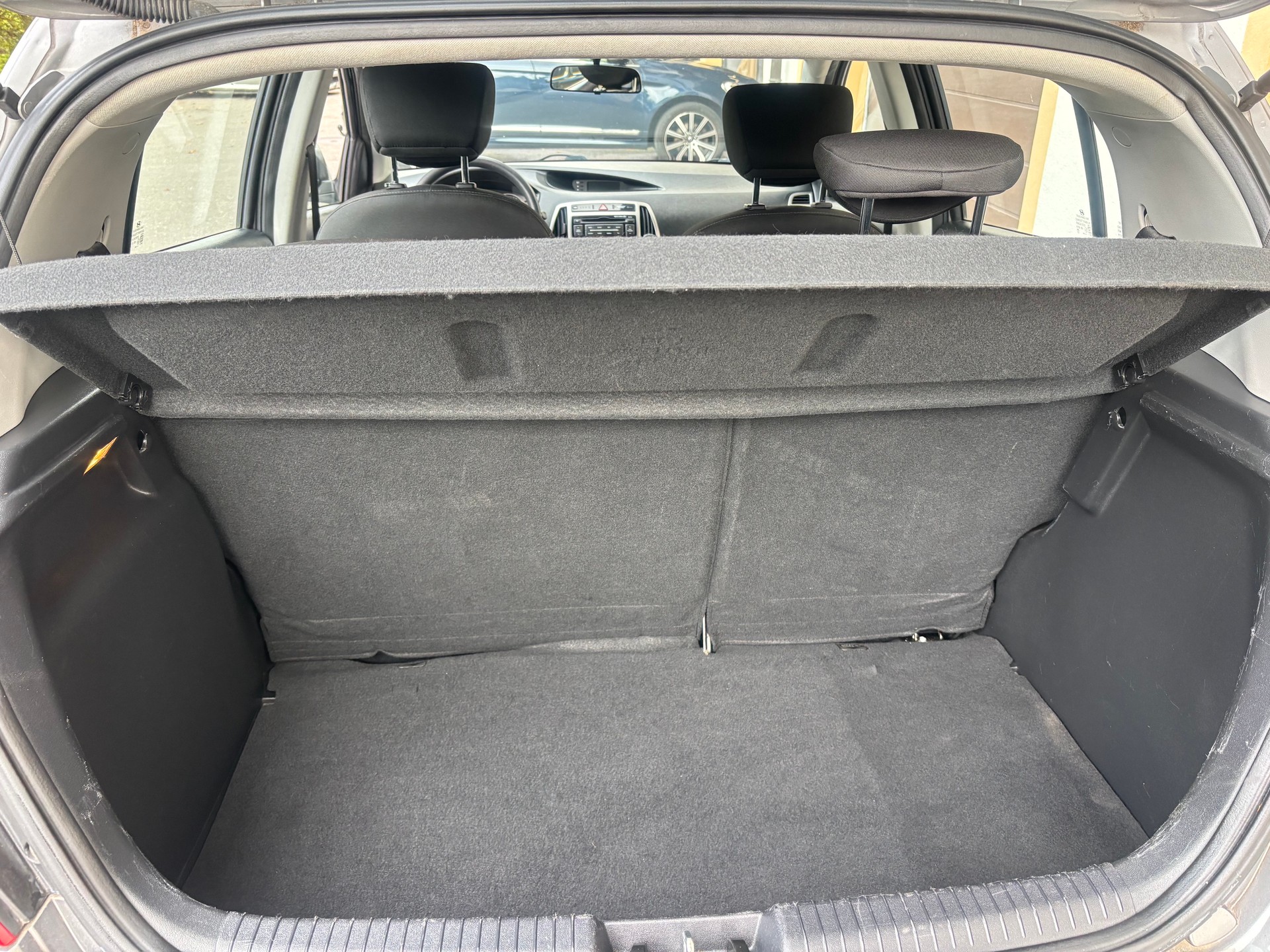 HYUNDAI i20-image-4
