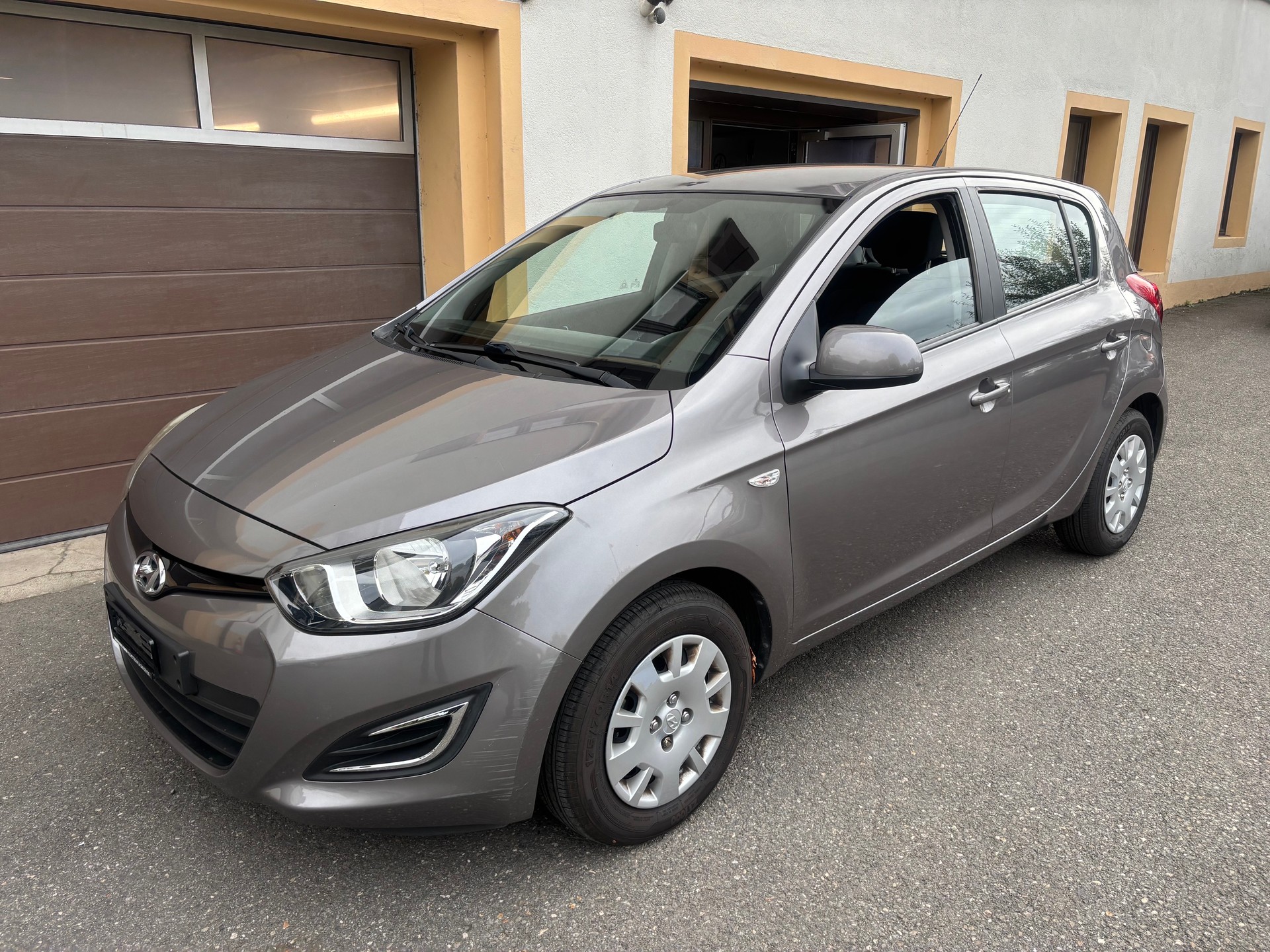 HYUNDAI i20-image-0