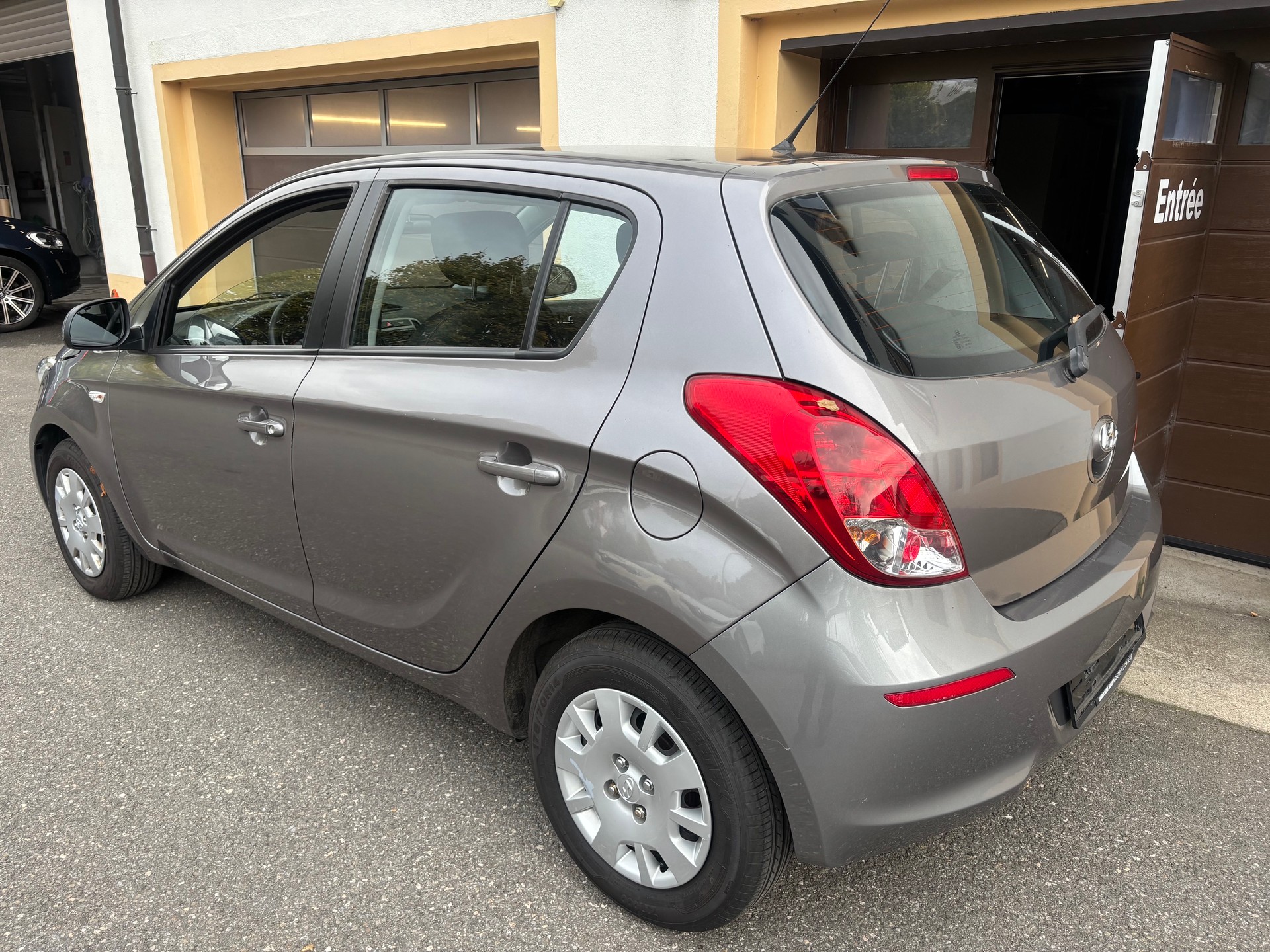 HYUNDAI i20-image-1