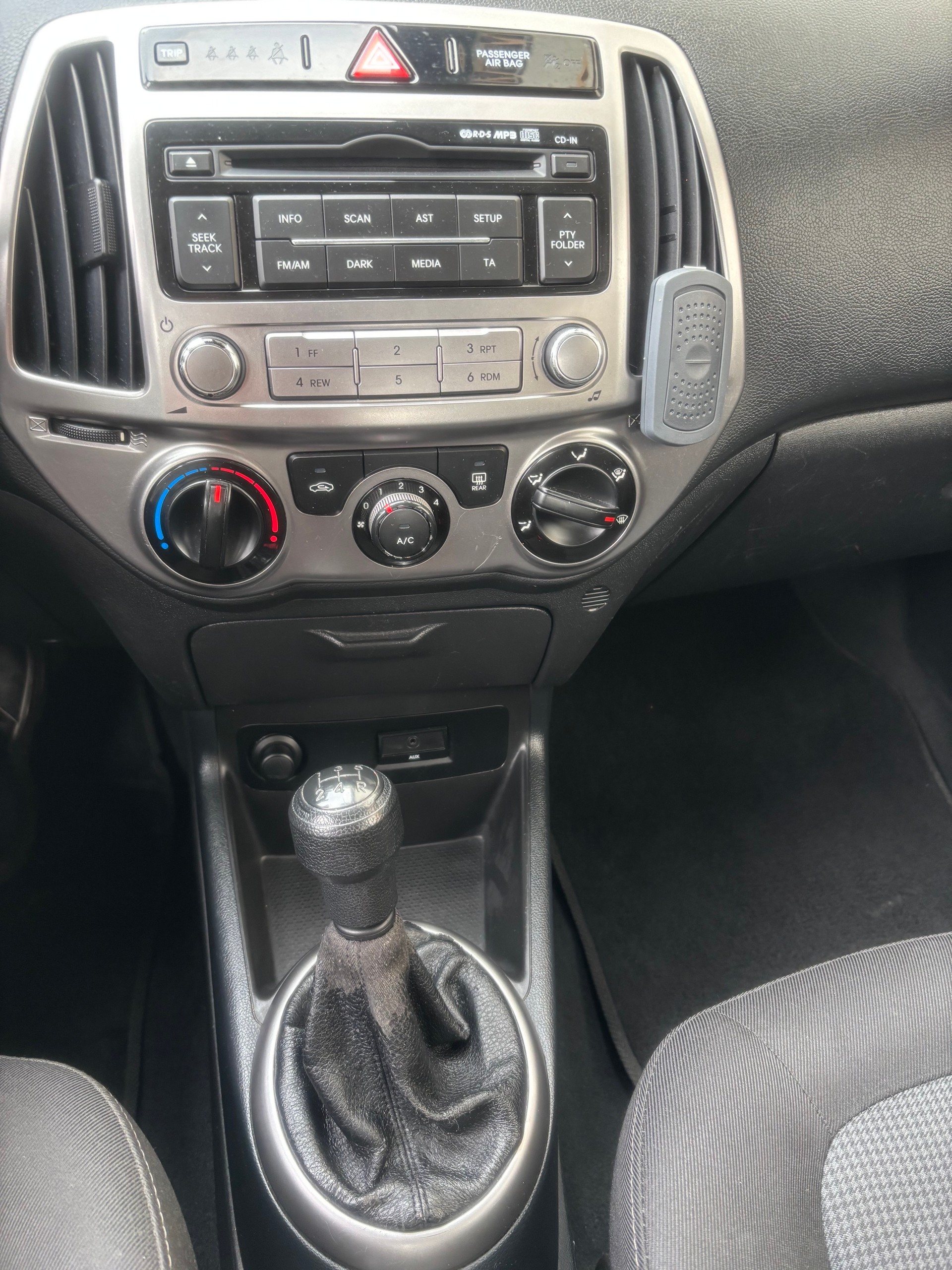 HYUNDAI i20-image-3