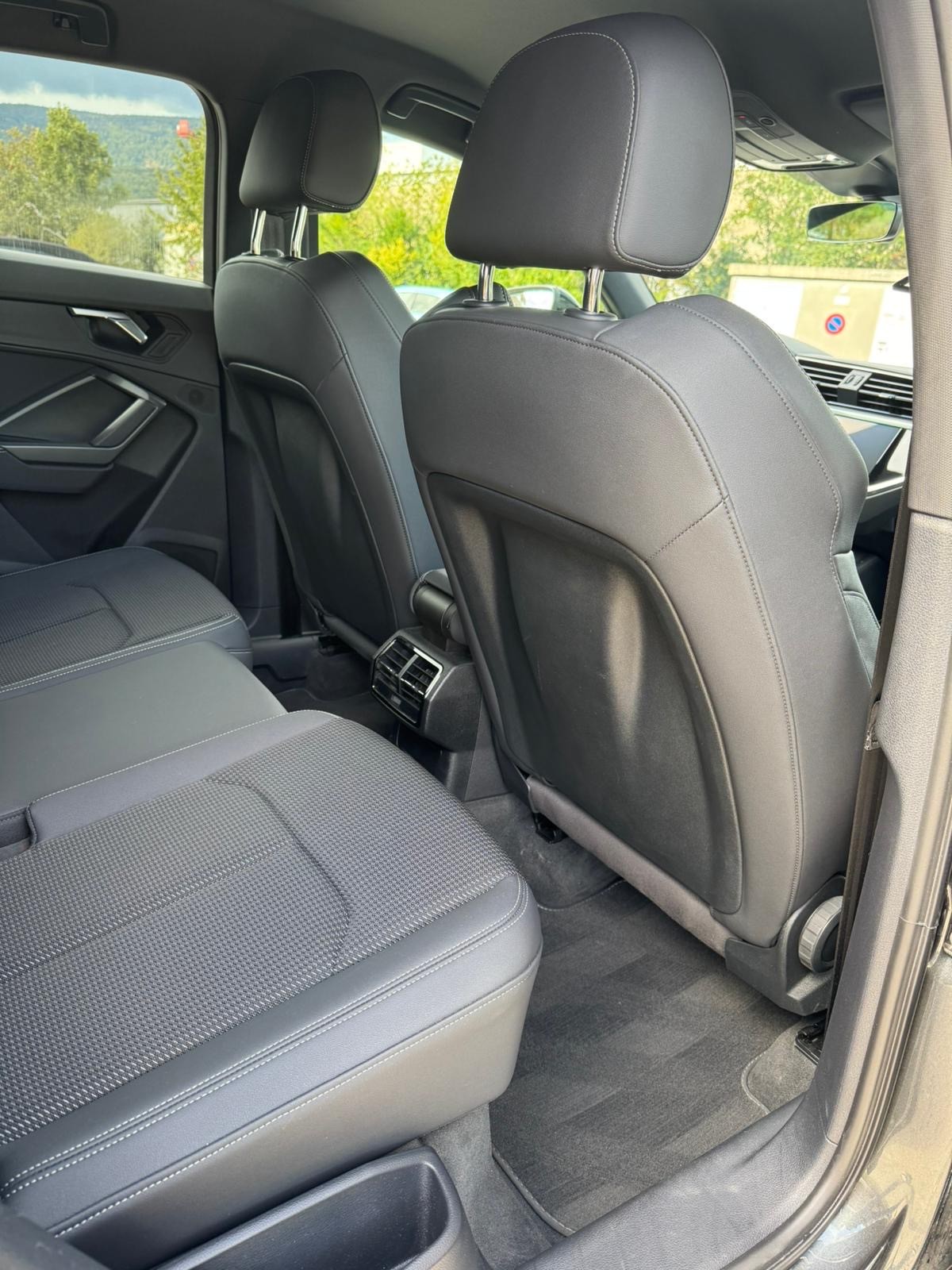 AUDI Q3 Sportback 35 TFSI S line Attraction S-Tronic-image-5