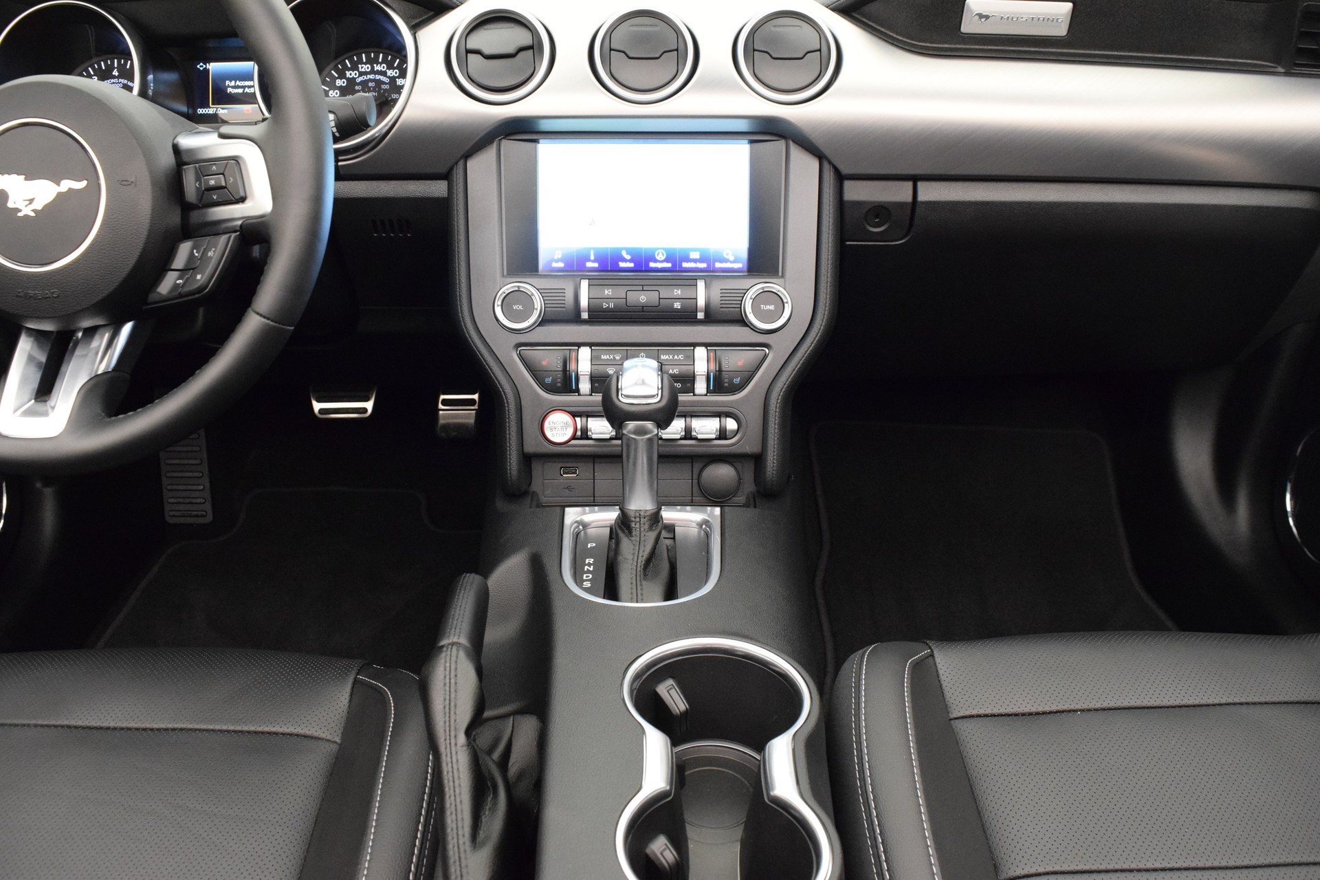 FORD Mustang GT 5.0 Convertible-image-11