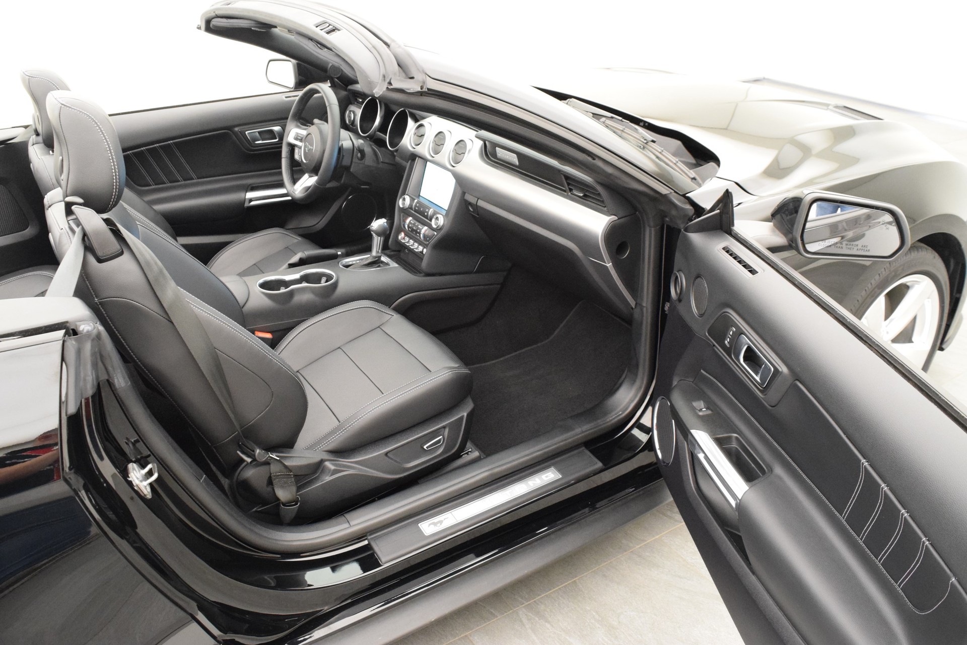 FORD Mustang GT 5.0 Convertible-image-13